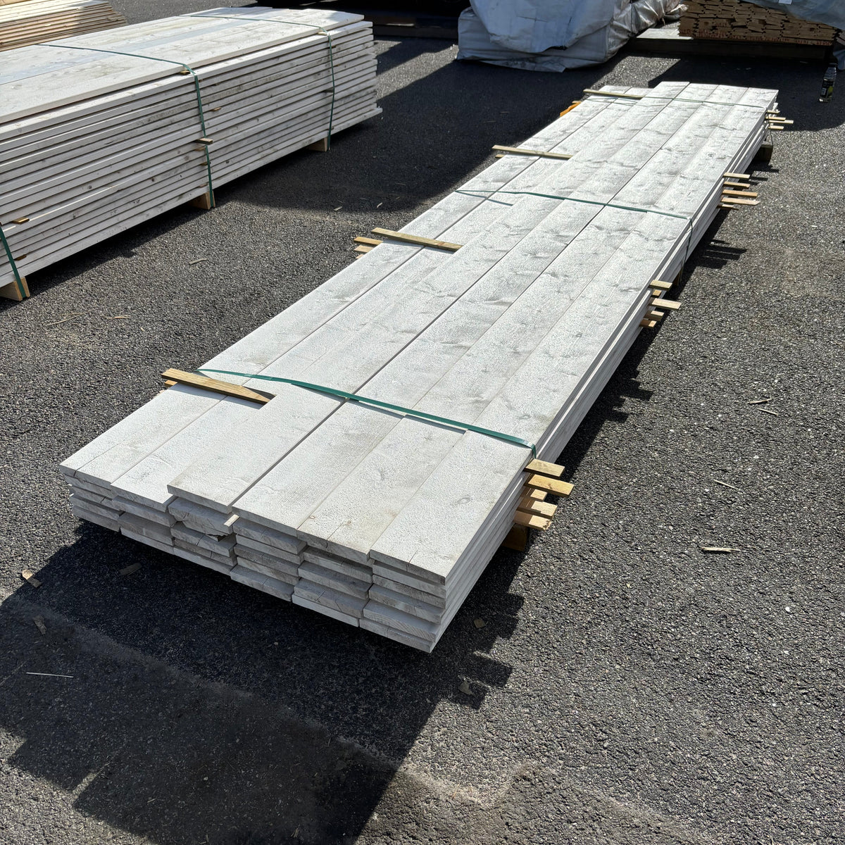 Paket Finsågade Brädor 22x145mm 3,90m 34st Grundmålade