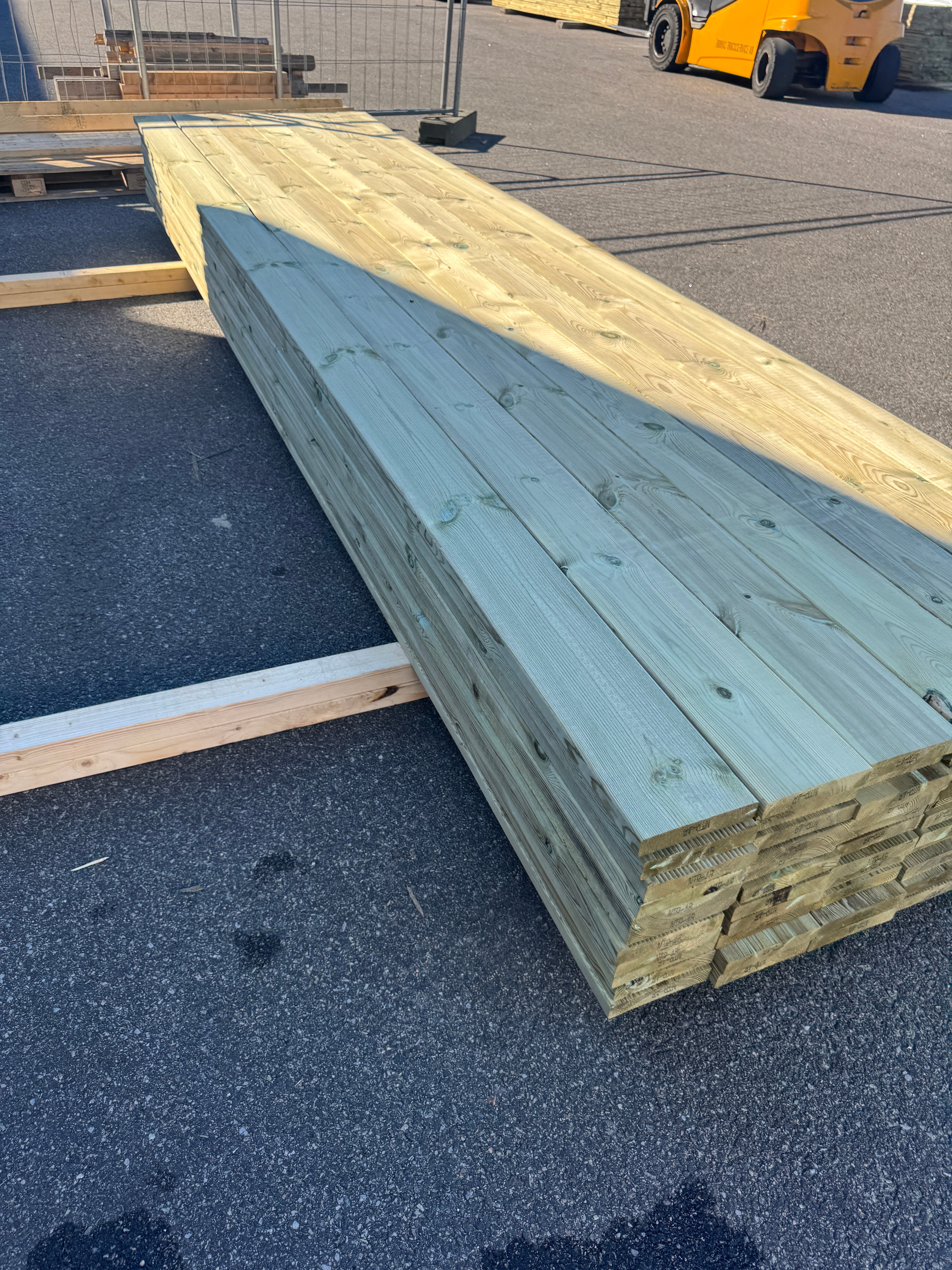 Paket Rillad Trall 28x145mm – 77 st (4,20 m, furu, NTR AB, B-sort)