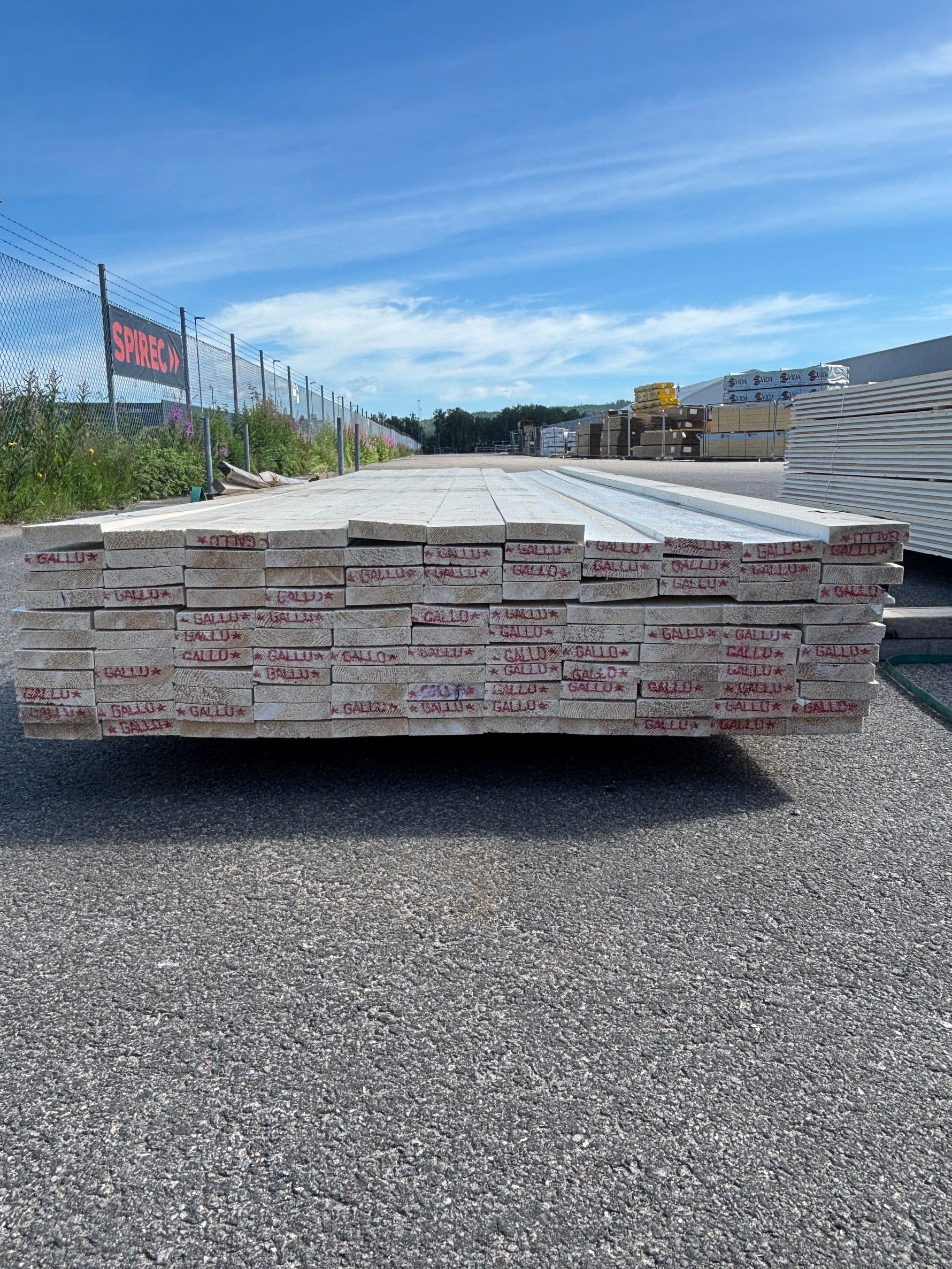 Paket Finsågade Brädor 22x95mm, 118st 3.60m Grundmålade