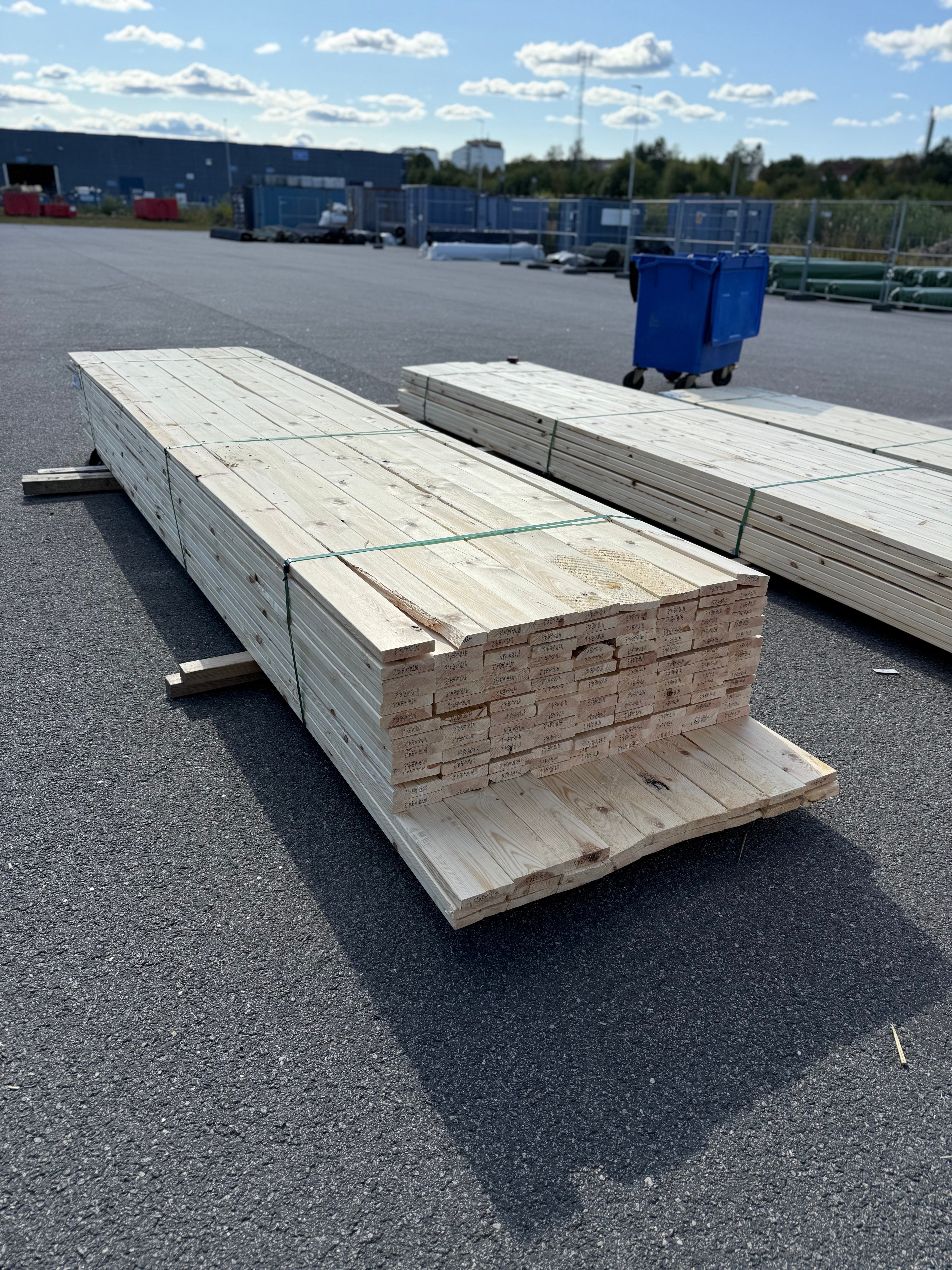 Paket Hyvlad 28x120mm 144st 4.50m – Andra sortering