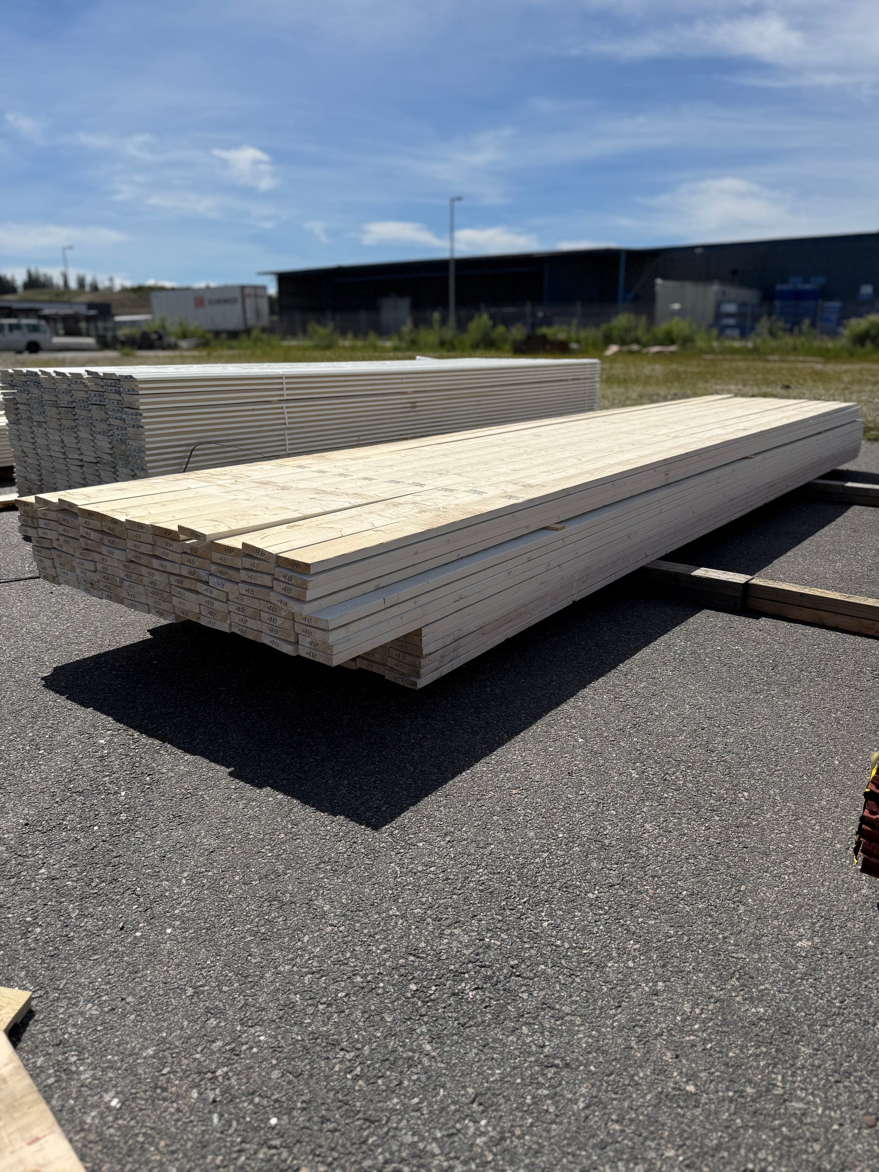 Paket Finsågade Brädor 22x95mm, 160st 4.50-4.80m Grundmålad