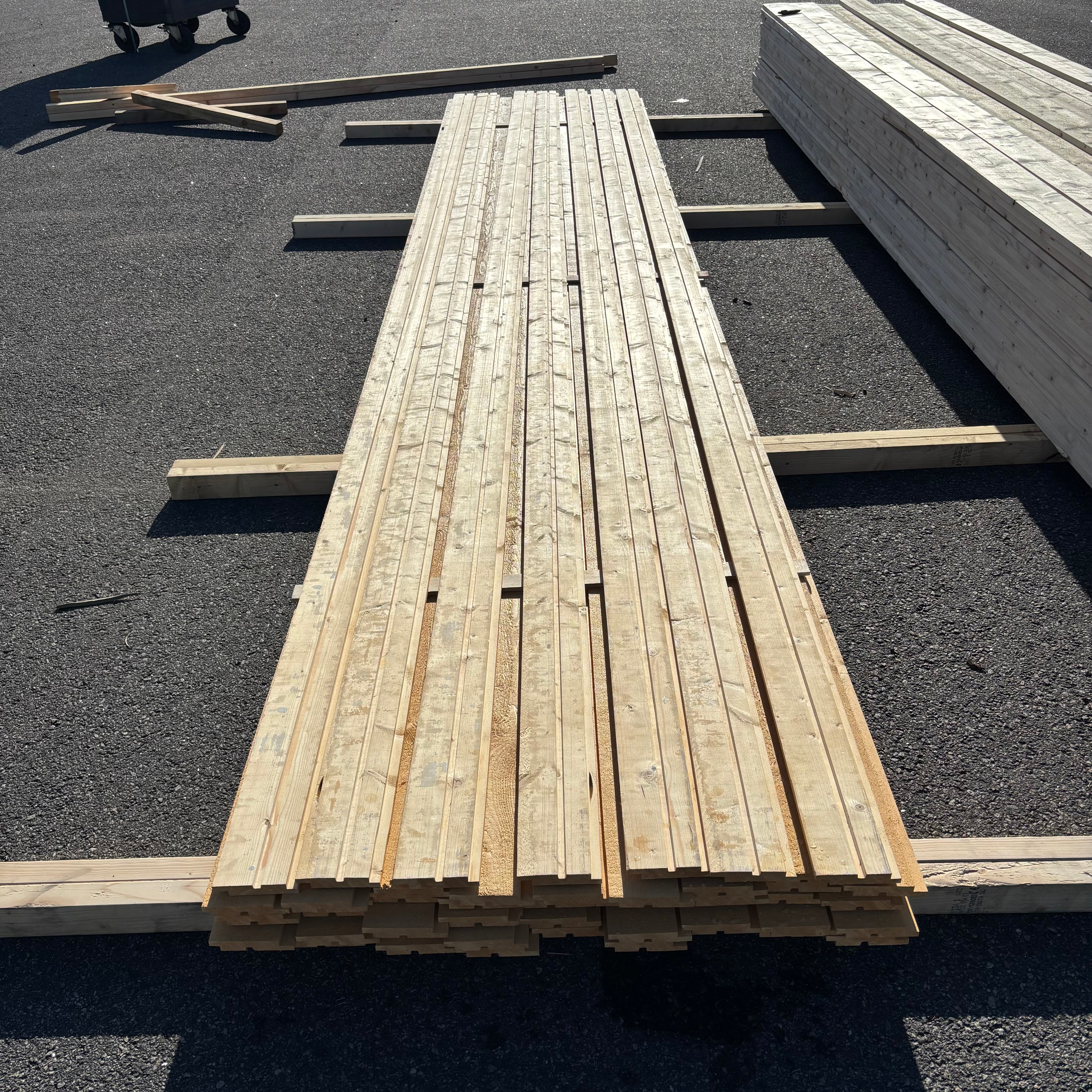Paket Hakfalspanel 21x120mm – 52 st 5,40 m (grundmålad + mellanstruken gul)
