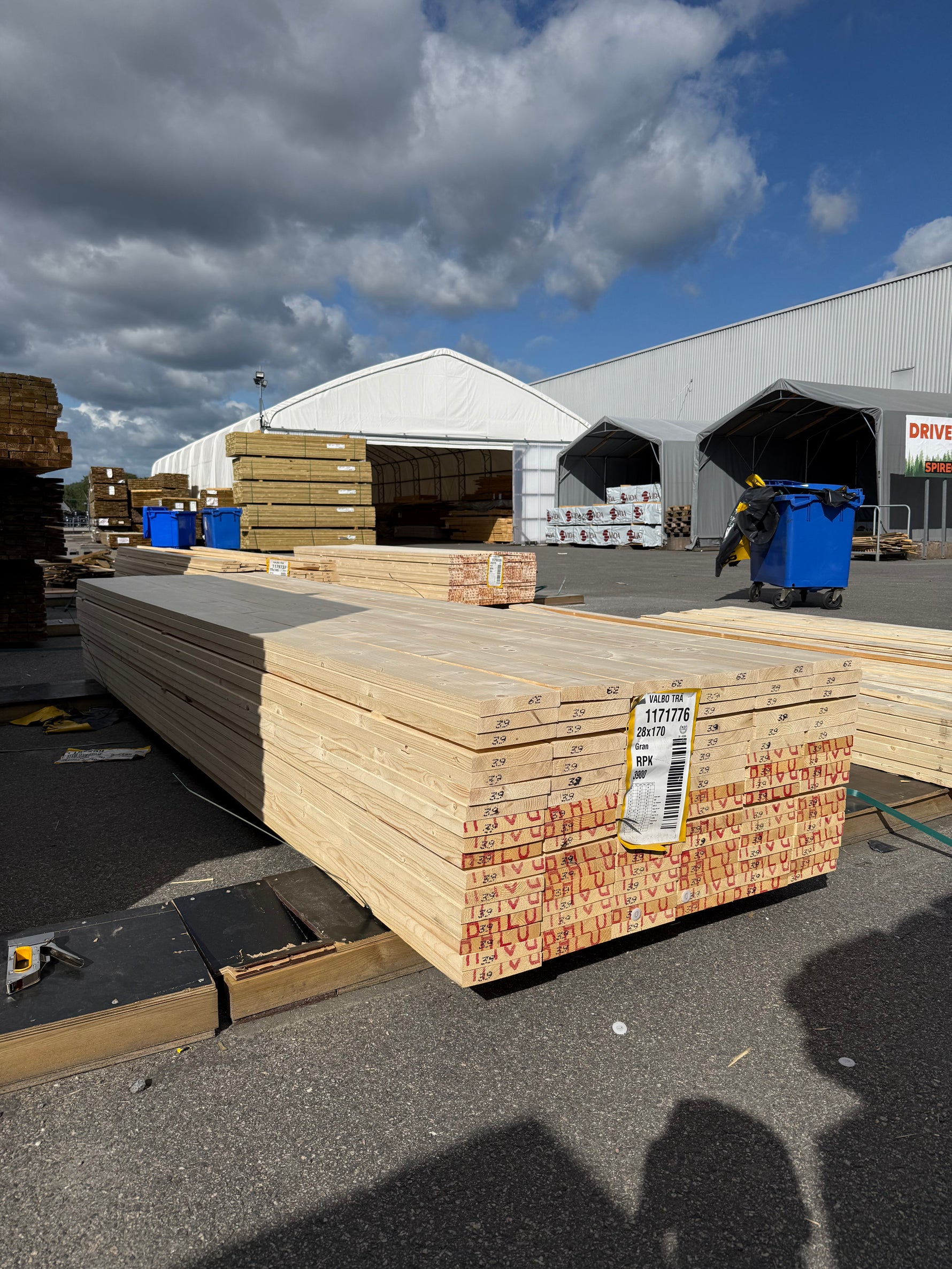 Paket Finsågade Brädor 28x170mm, 102st 3,90m