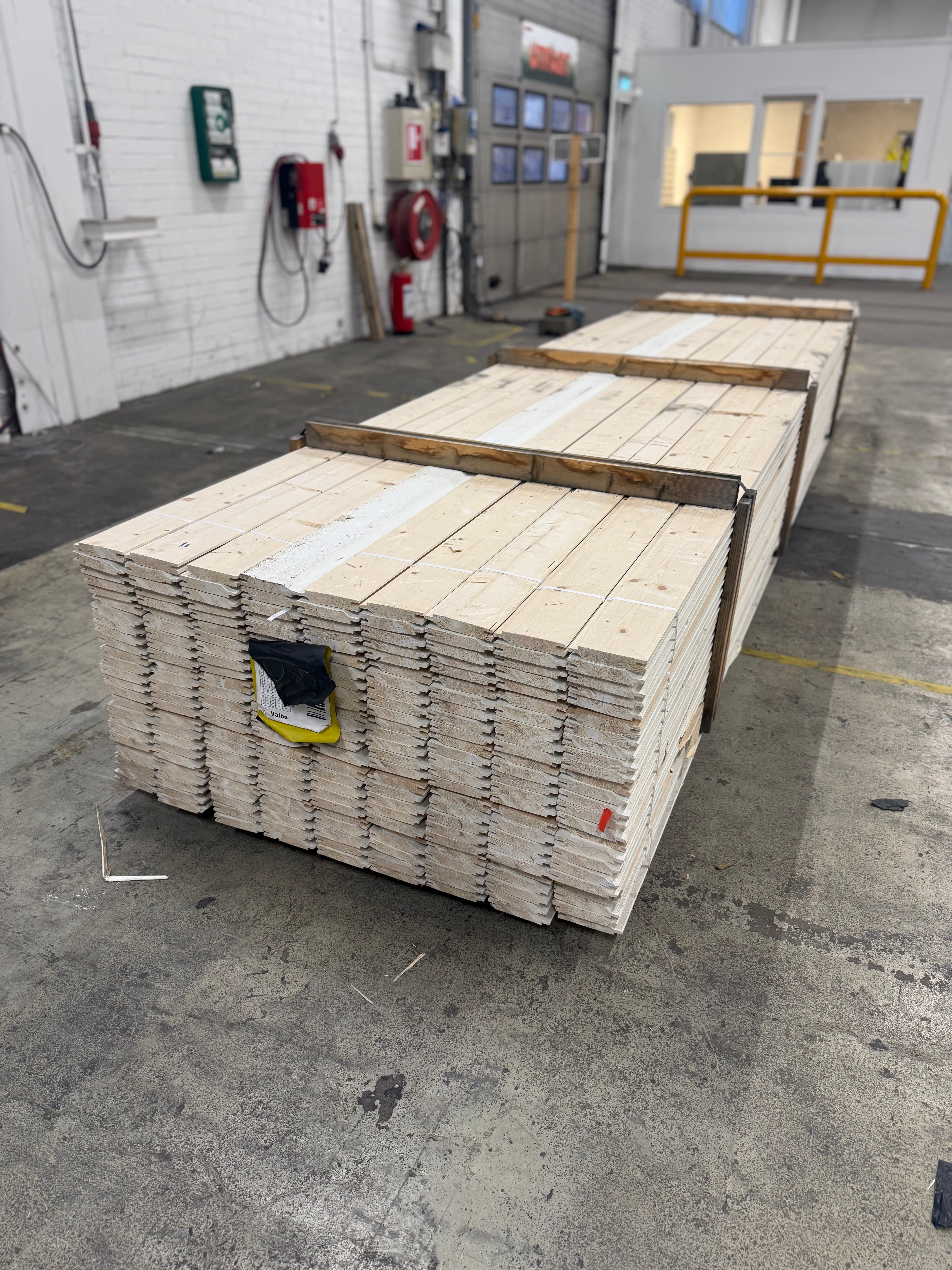 Paket Enkelfasspont 22×120 – 225 st (4.50 m) Grundmålad Vit