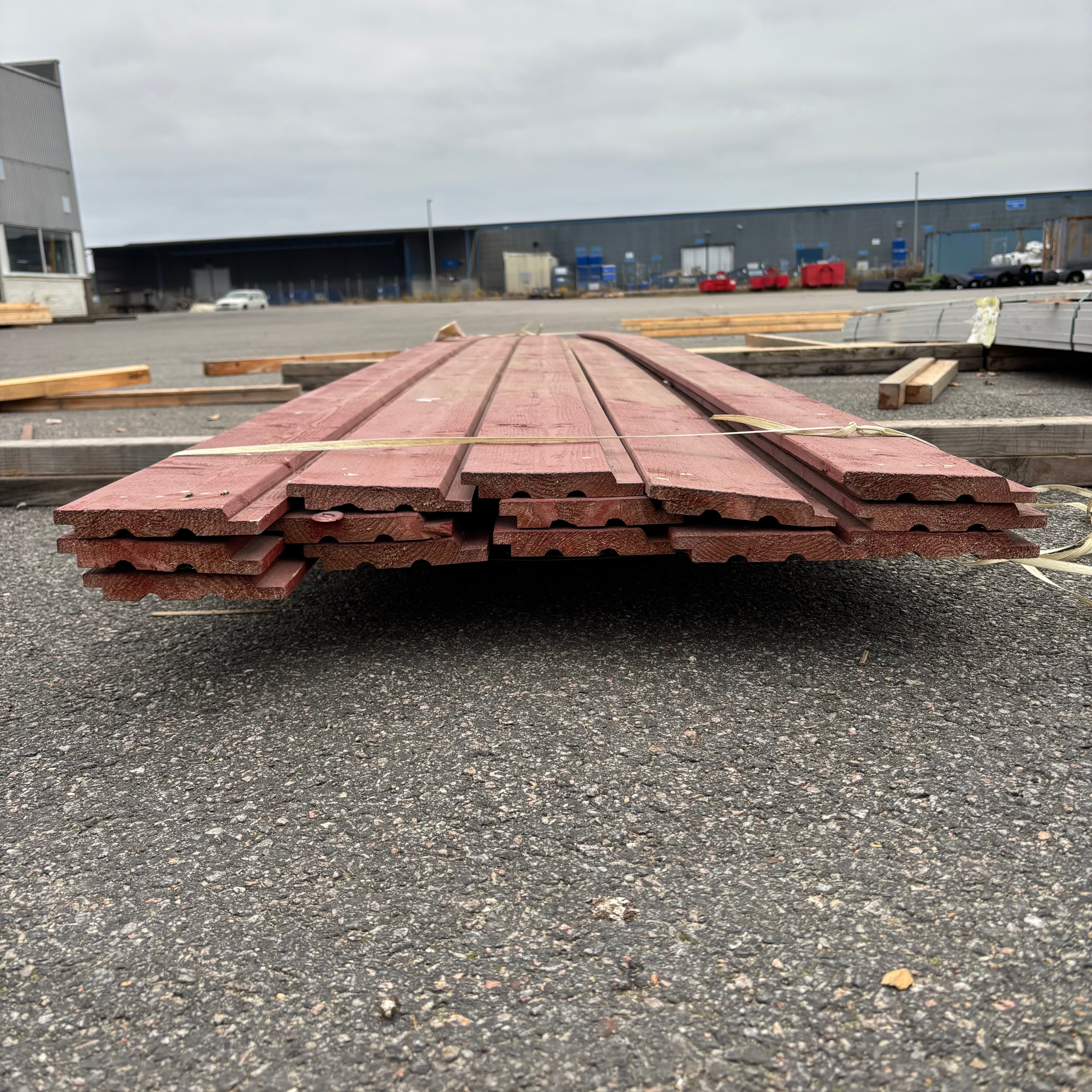 Paket Ytterpanel Falsad Enkelfas 24x147 mm – 14 st (5,10 m, Brandröd)