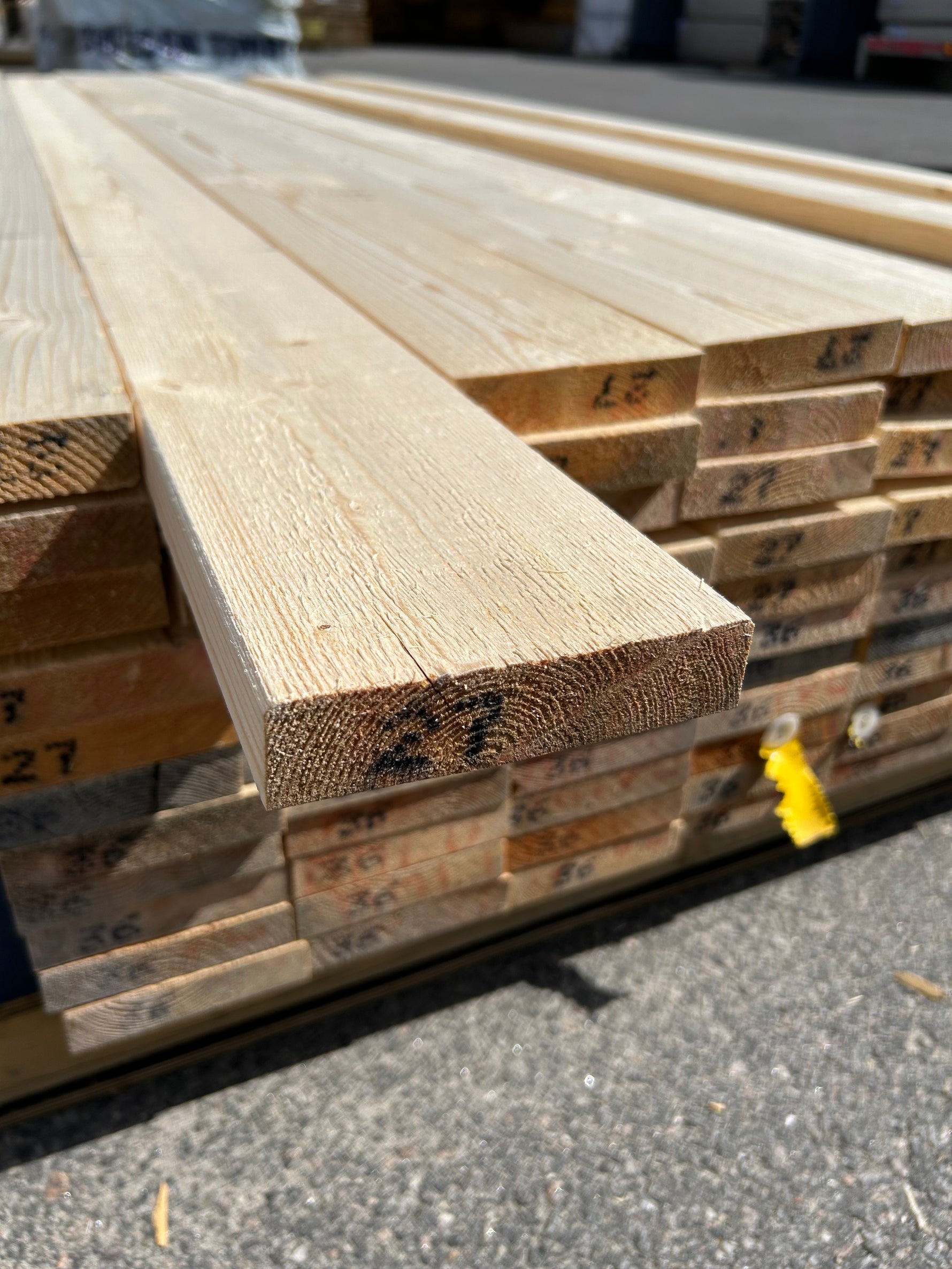 Paket Finsågade Brädor 28x120mm 2,70–3,60m 97st Obehandlade