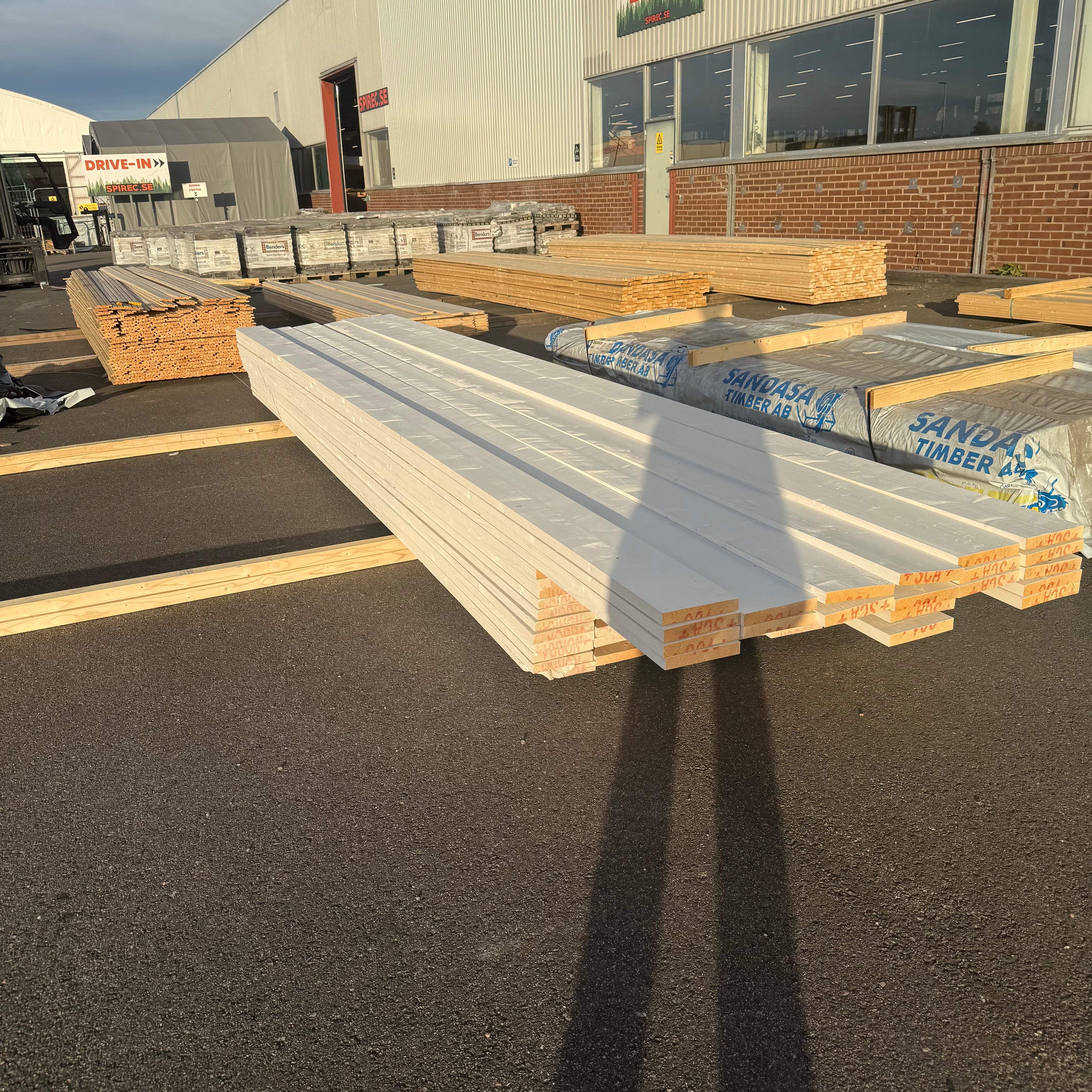 Paket Hyvlad Panel 28x170mm Vit – 90 st (4,8–5,4 m, gran, grundmålad)