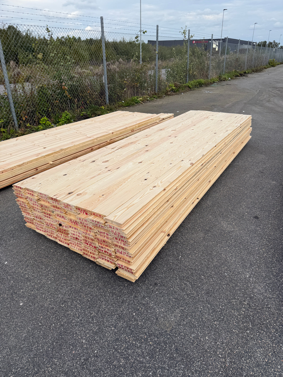 Paket Spontade Furu Brädor 27x145mm 3,60m – 112st (Andra Sortering)