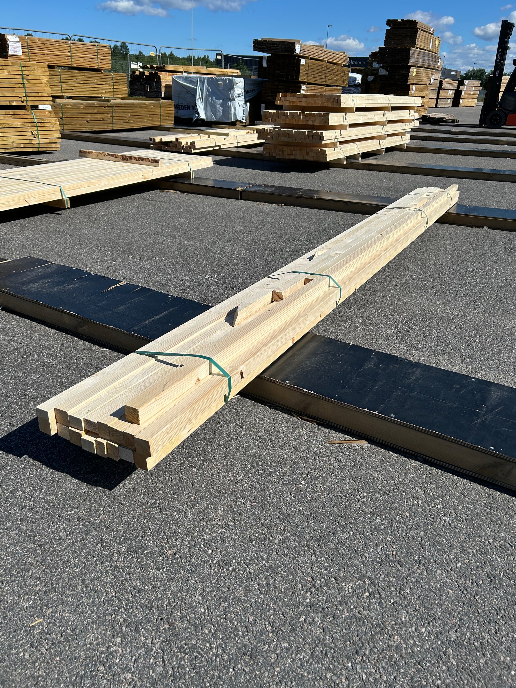 Paket Utsorterade Reglar 45x45 mm 4,20 m – 17 st