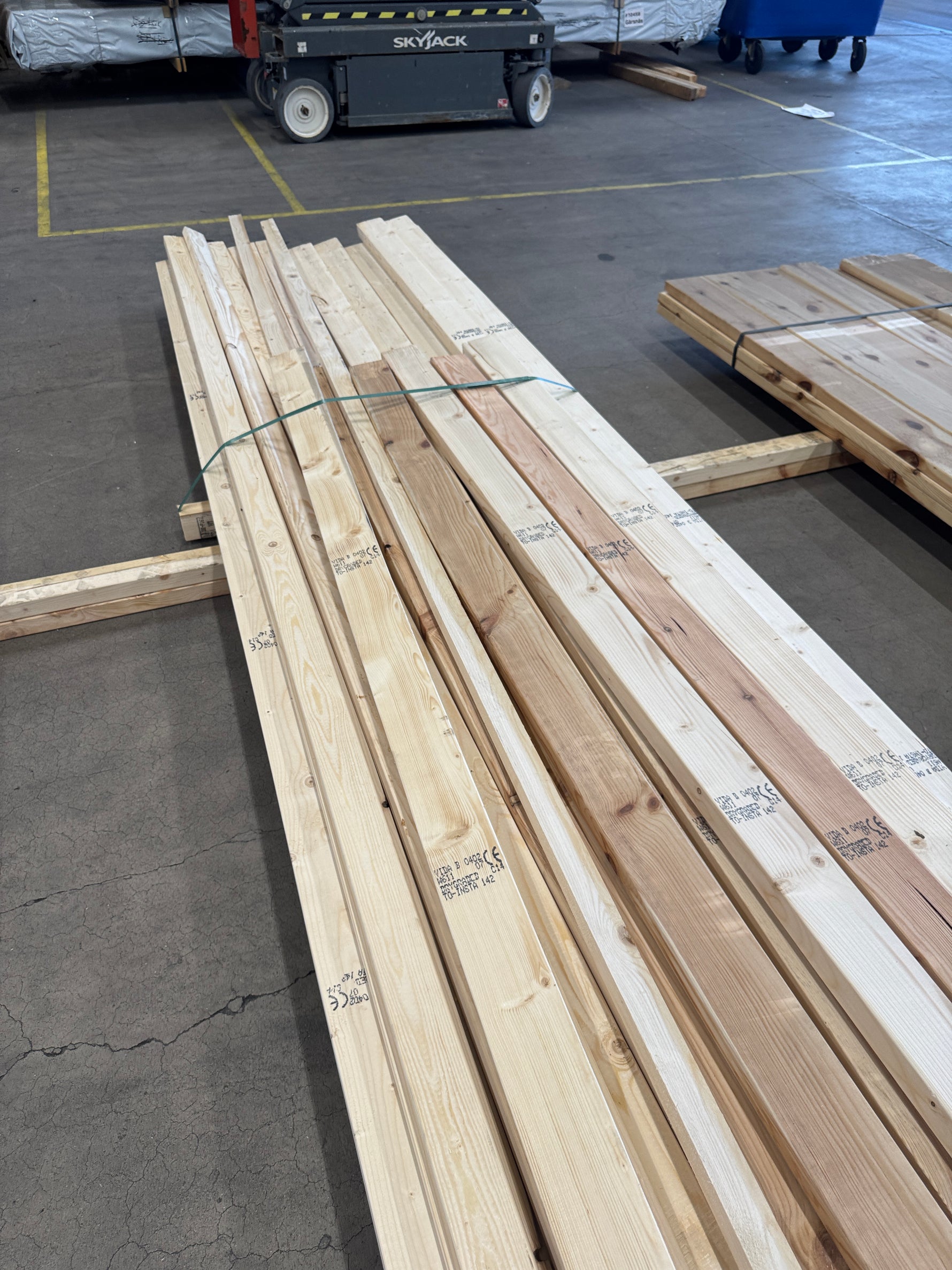 Paket Utsorterat Virke – Blandade dimensioner och längder, 33 st