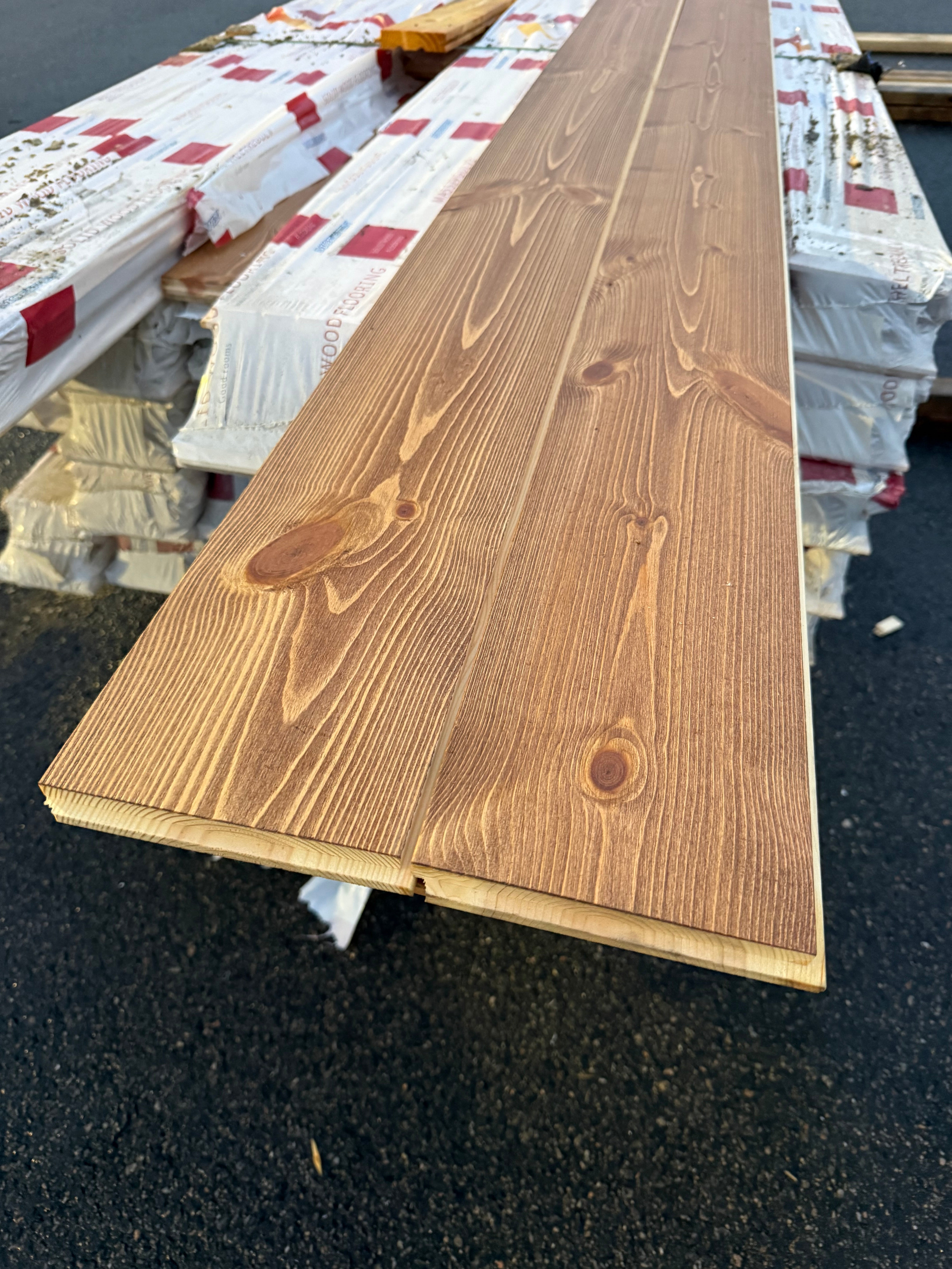 Massivt Golv 25x162 mm Borstad Cognac (Ekonomi Furu, Moelven) - Per bunt