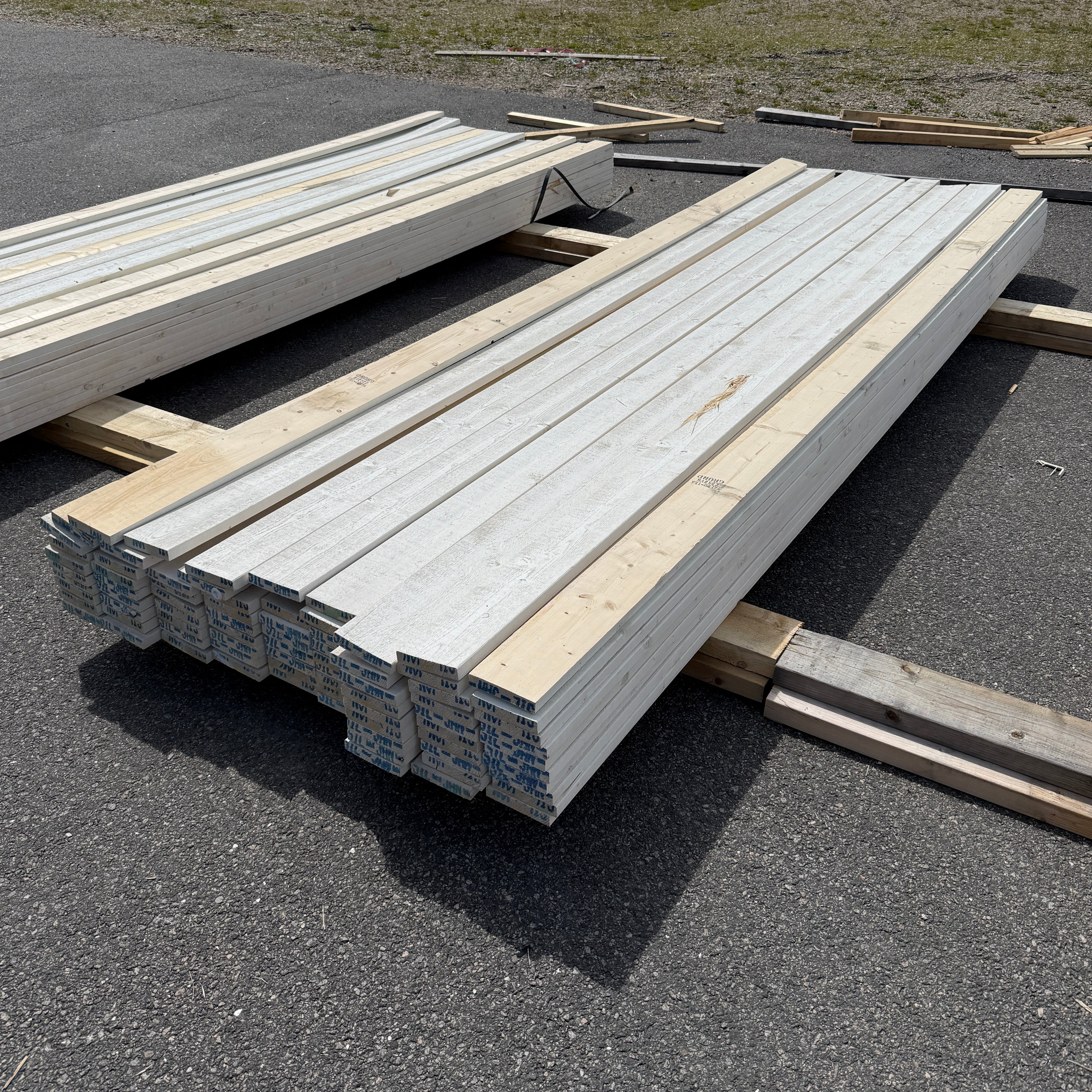 Paket Finsågade Brädor 22x120mm, 82st 3.60m Grundmålad