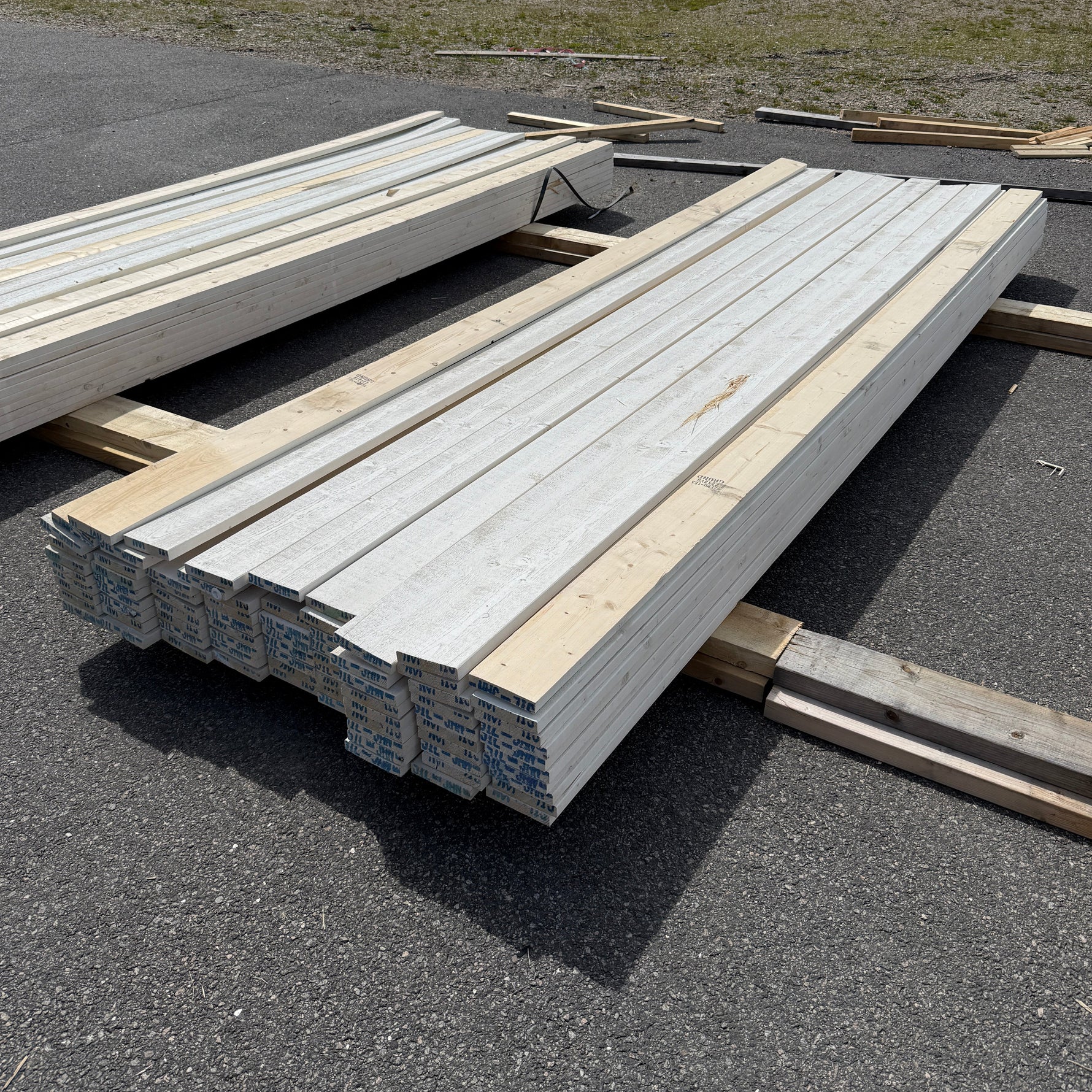 Paket Finsågade Brädor 22x120mm, 82st 3.60m Grundmålad