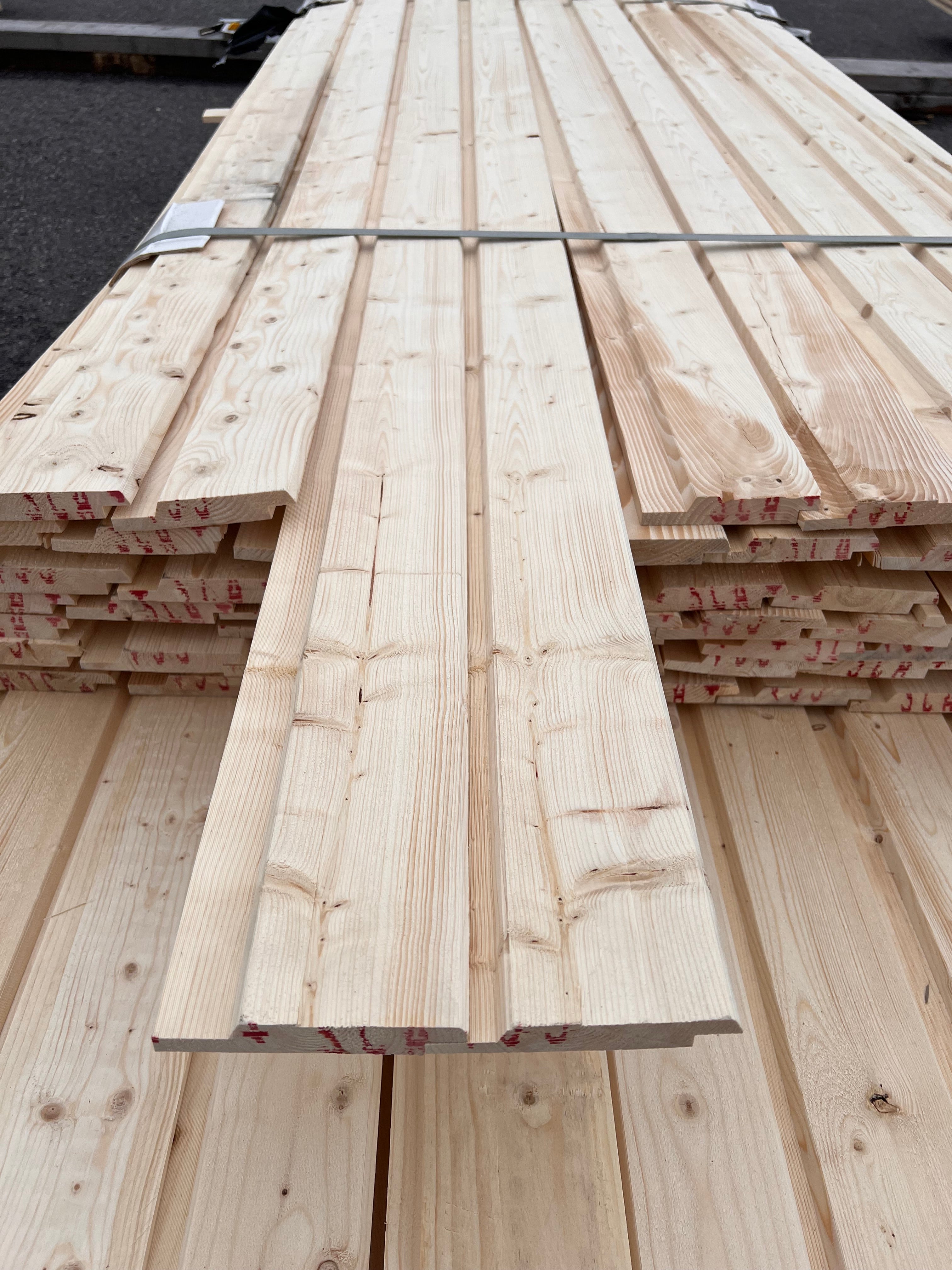 Paket Falsad Spårpanel 22x120mm 101st 3.60–4.20m, B-sort