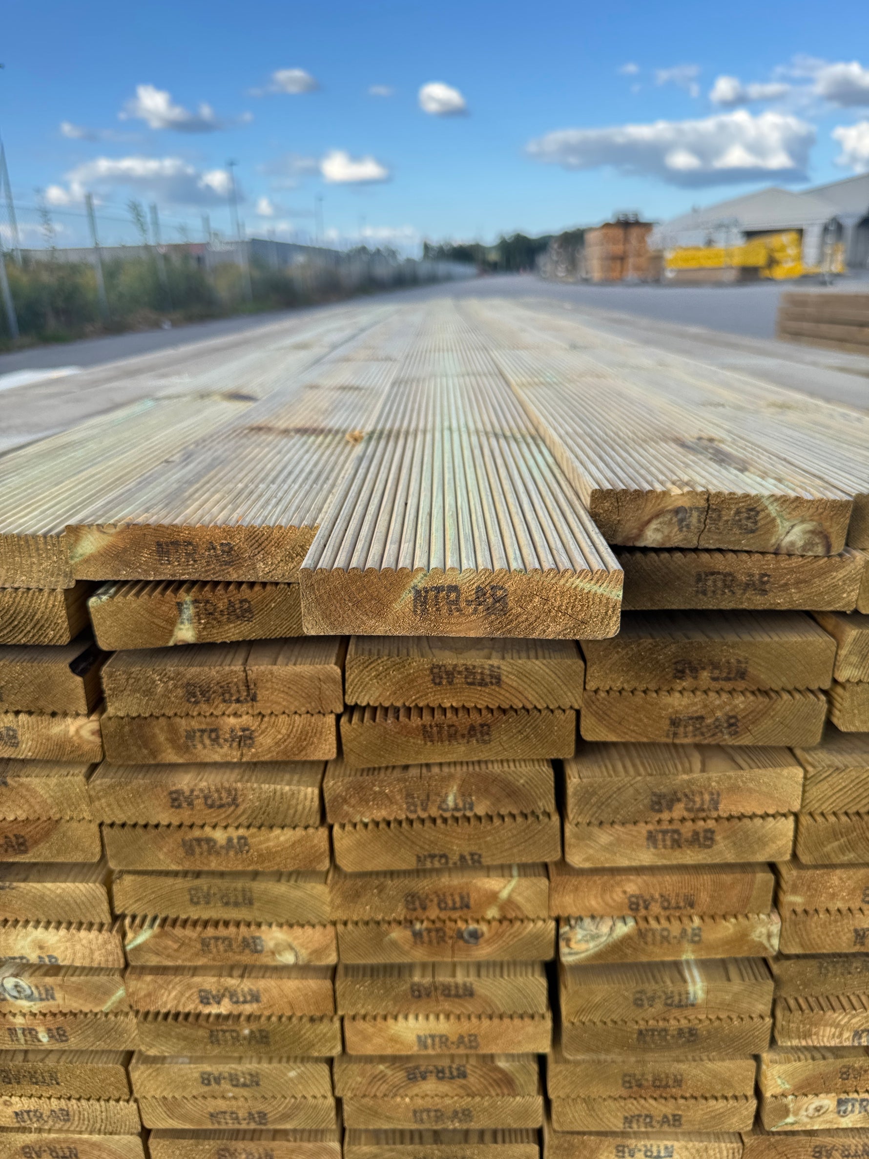 Paket Rillad Trall 28x120 – 144st – 4.20 m – NTR AB A-sortering