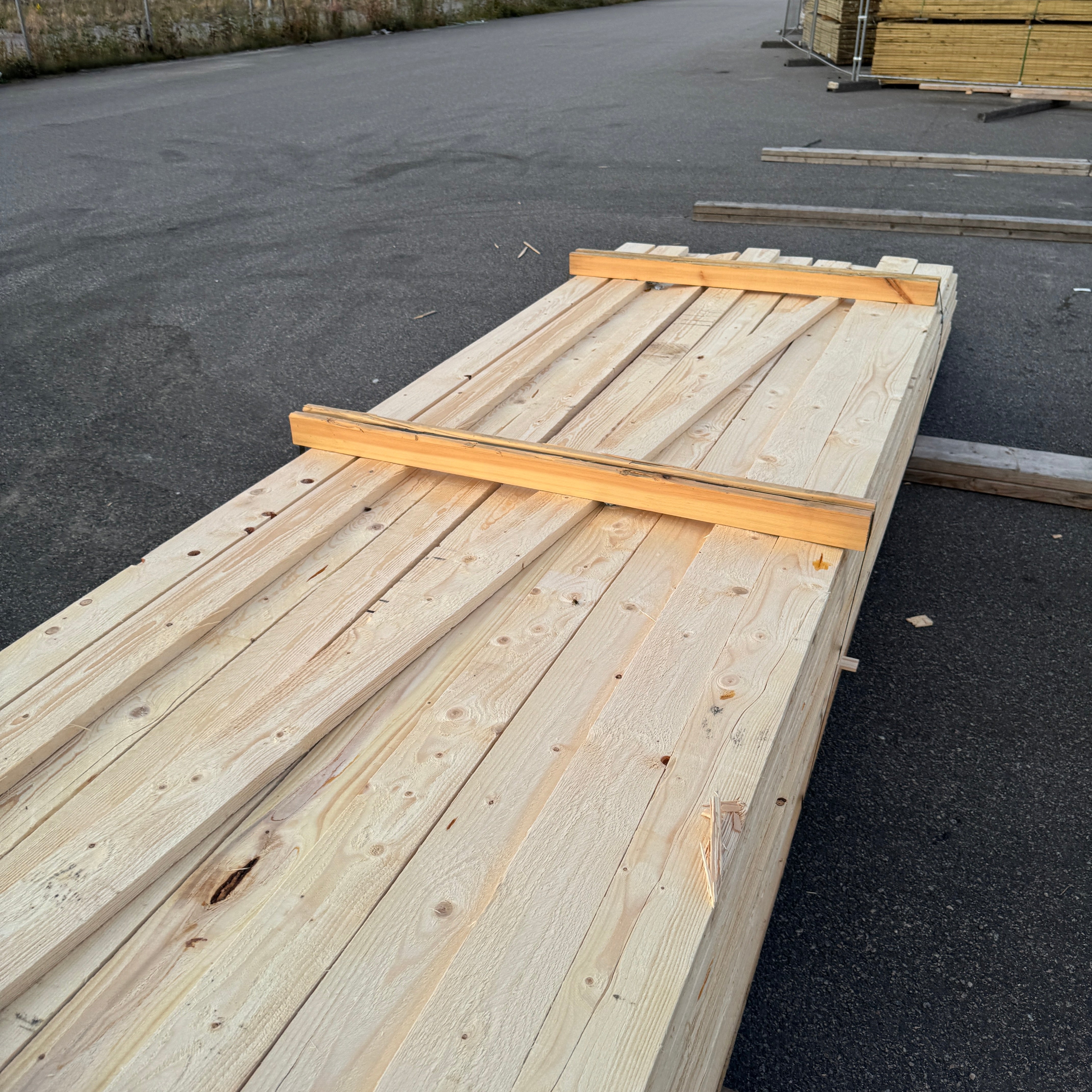 Paket Brädor 22x100mm Råsågad – 265 st (3,6–5,4 m, gran, obehandlad)