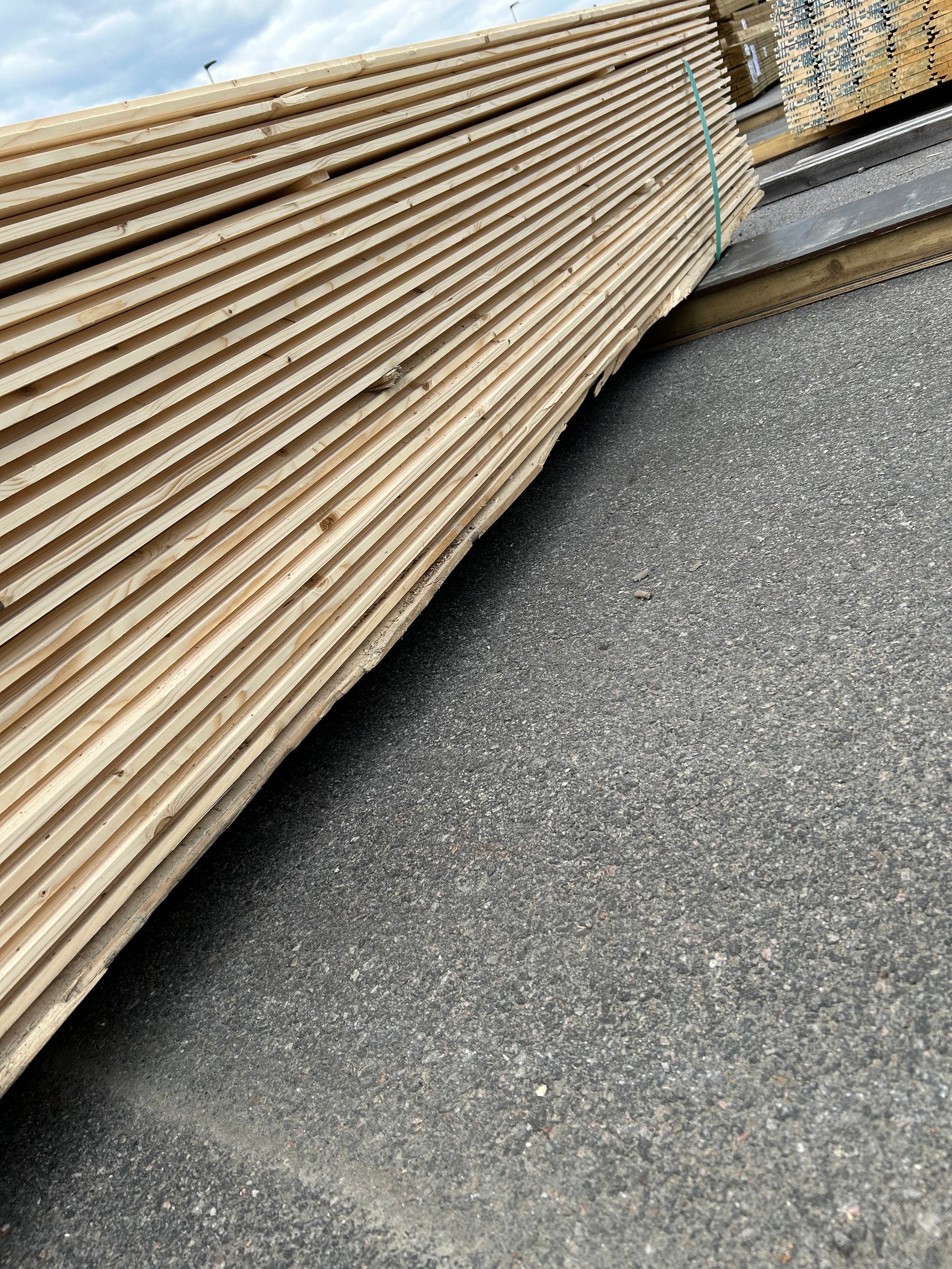 Paket Ytterpanel Enkelfas Fals 22x145mm 4.20m – 175st (Obehandlade)