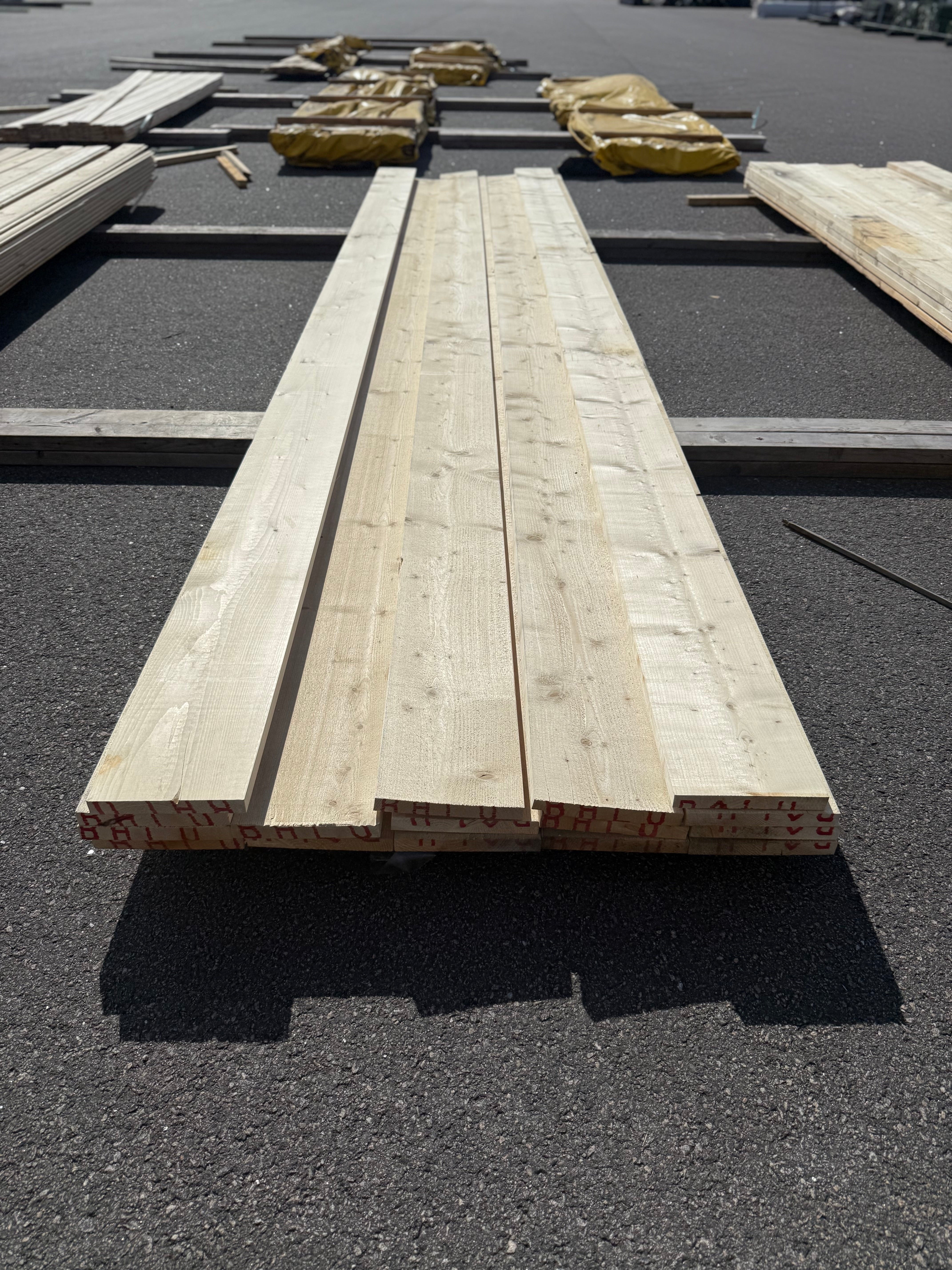 Paket Ytterpanel 28x220 – Gran (16 st, 5,1 m)