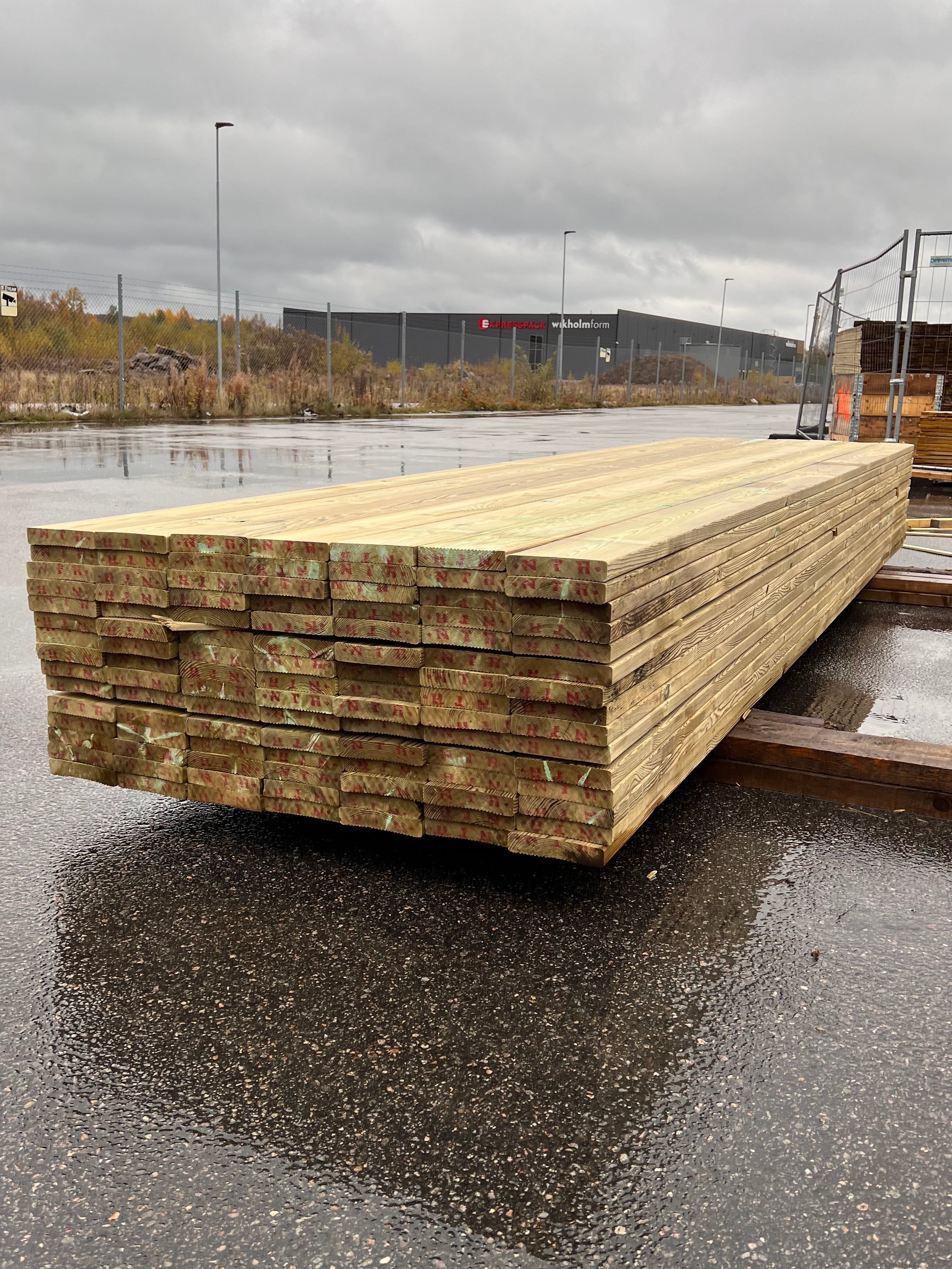 Paket Trall Rillad 28x145mm – 105 st 4.20m Tryckimpregnerad B-sort