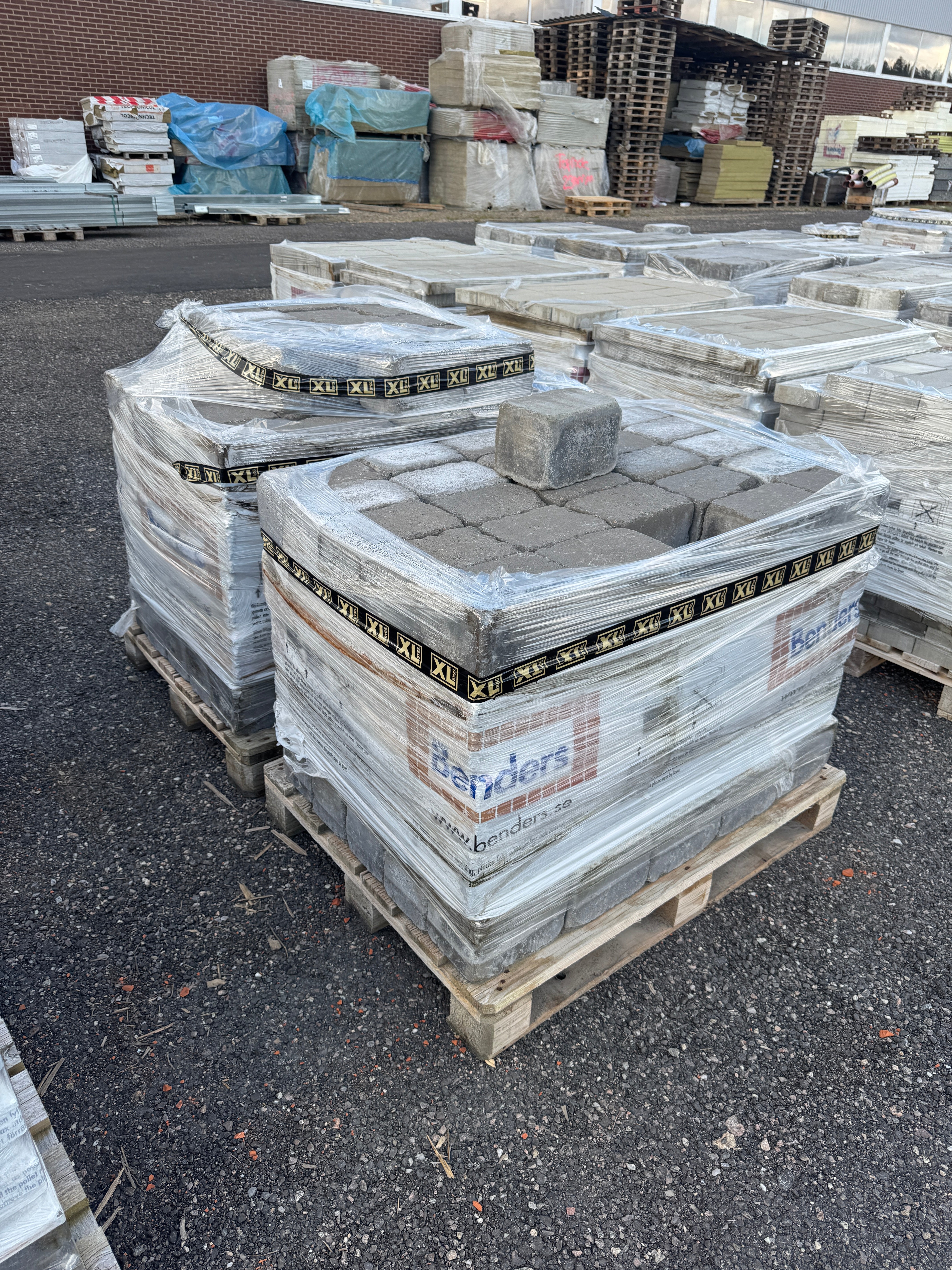 Mursten 210x140x140mm – 2 pall  (totalt 264 st) (20kr/st)