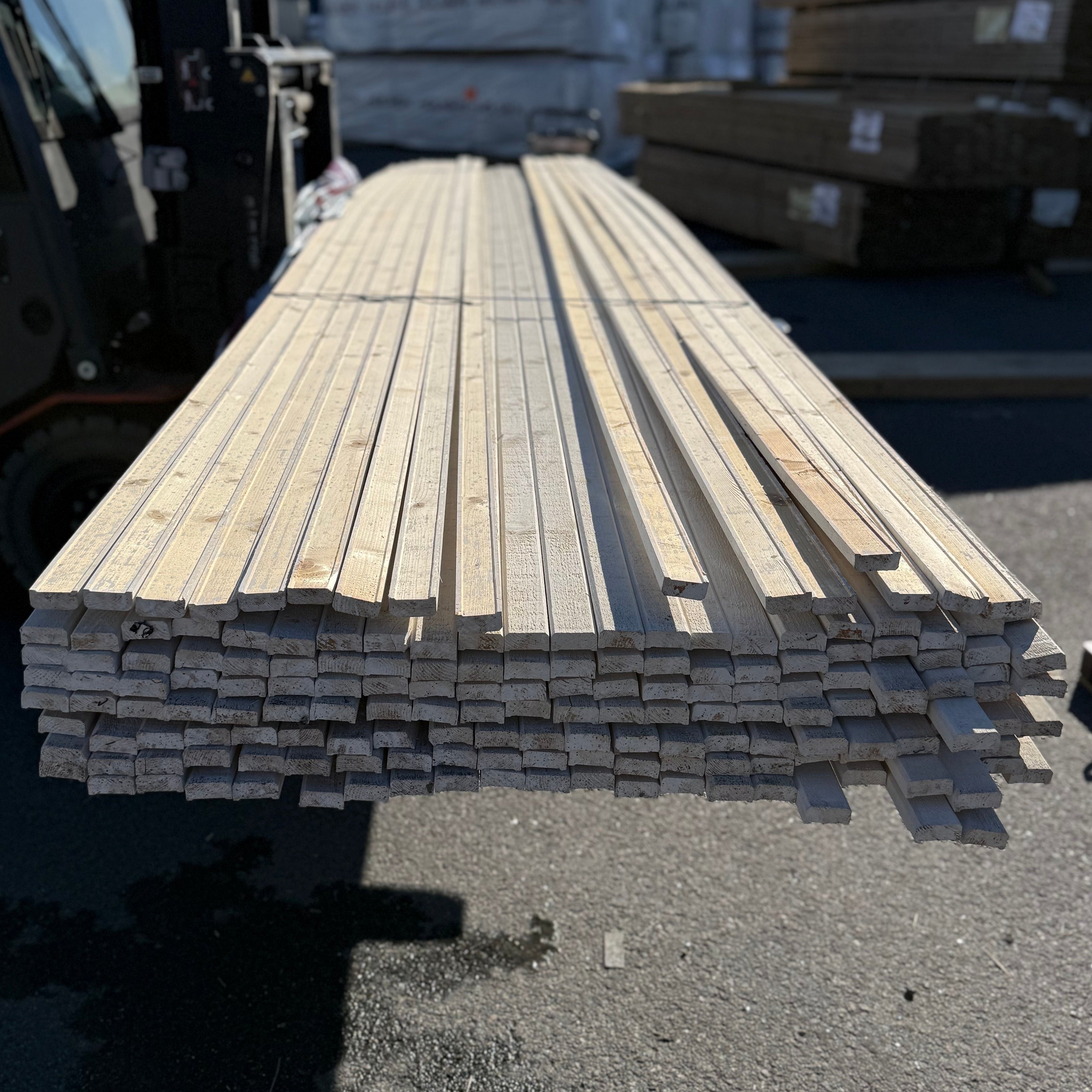 Paket Lockläkt 22x45mm, 170st 4.80m- Grundmålade