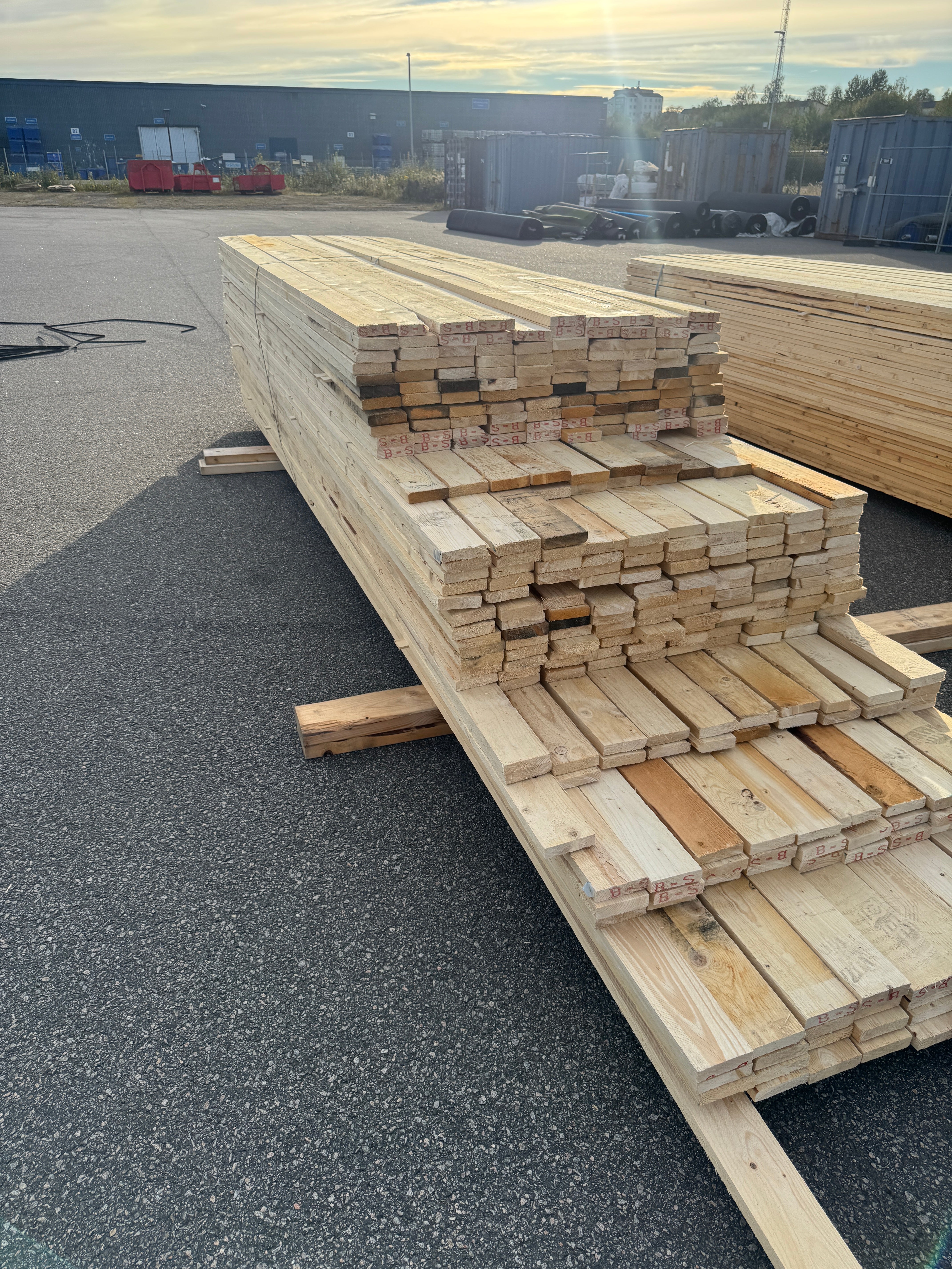 Paket Brädor 22x100mm Råsågad – 323 st (3,6–5,4 m, gran, obehandlad)
