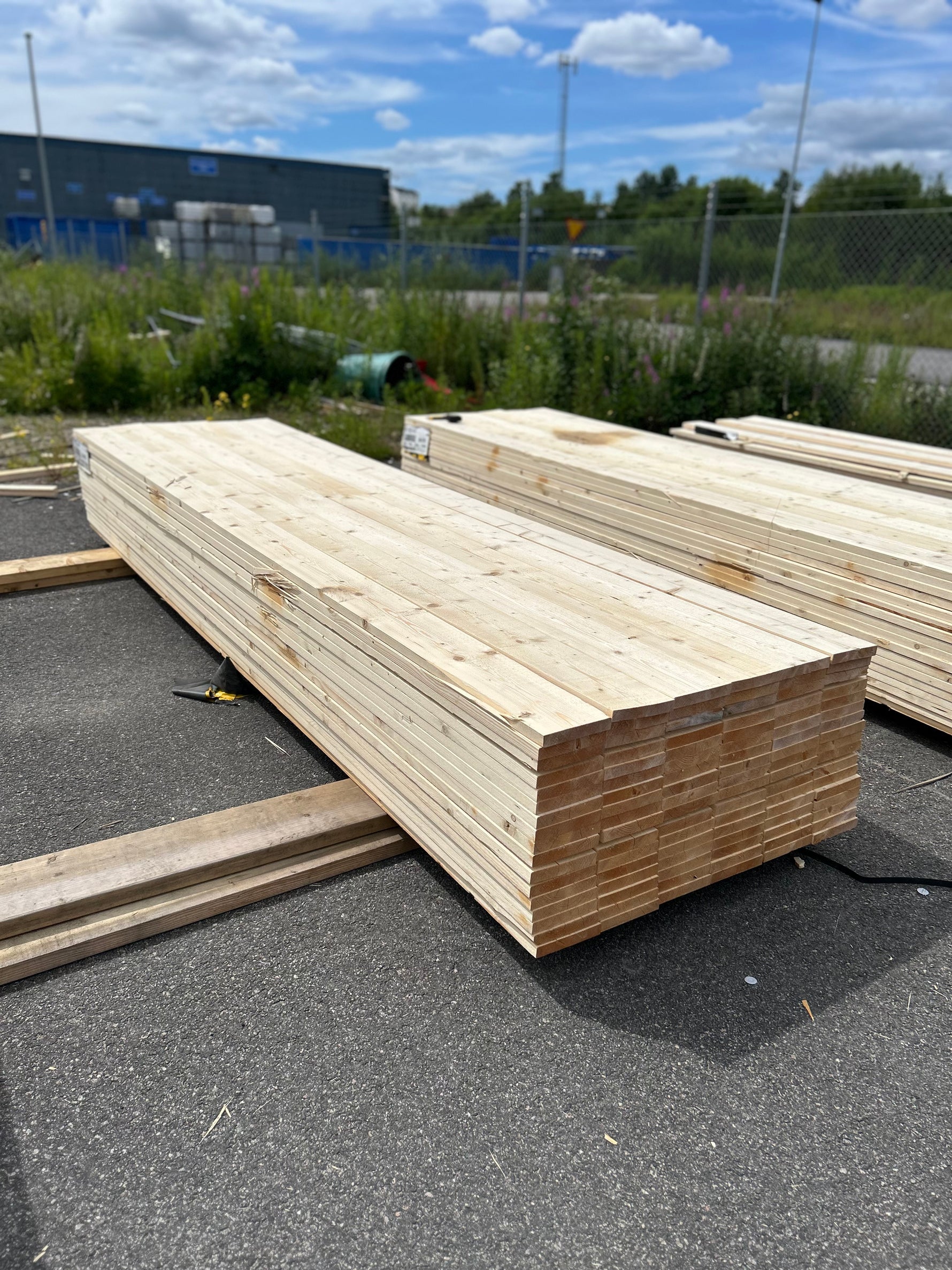 Paket Finsågade Brädor 28x170mm 3.90m 102st Obehandlade