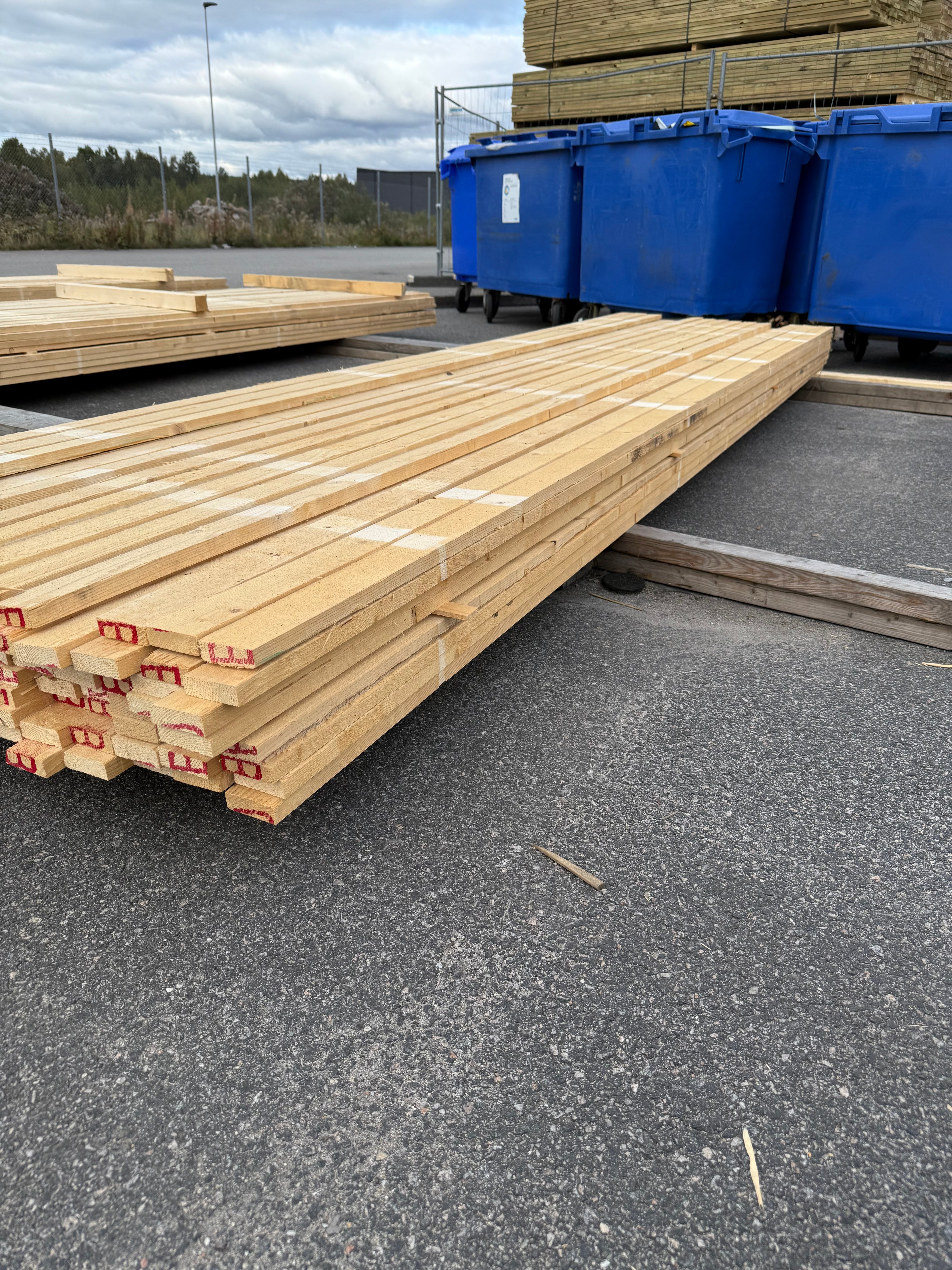 Paket Brädor 19x63mm – 117 st (3,90 m, gran, ohyvlad/råsågad)