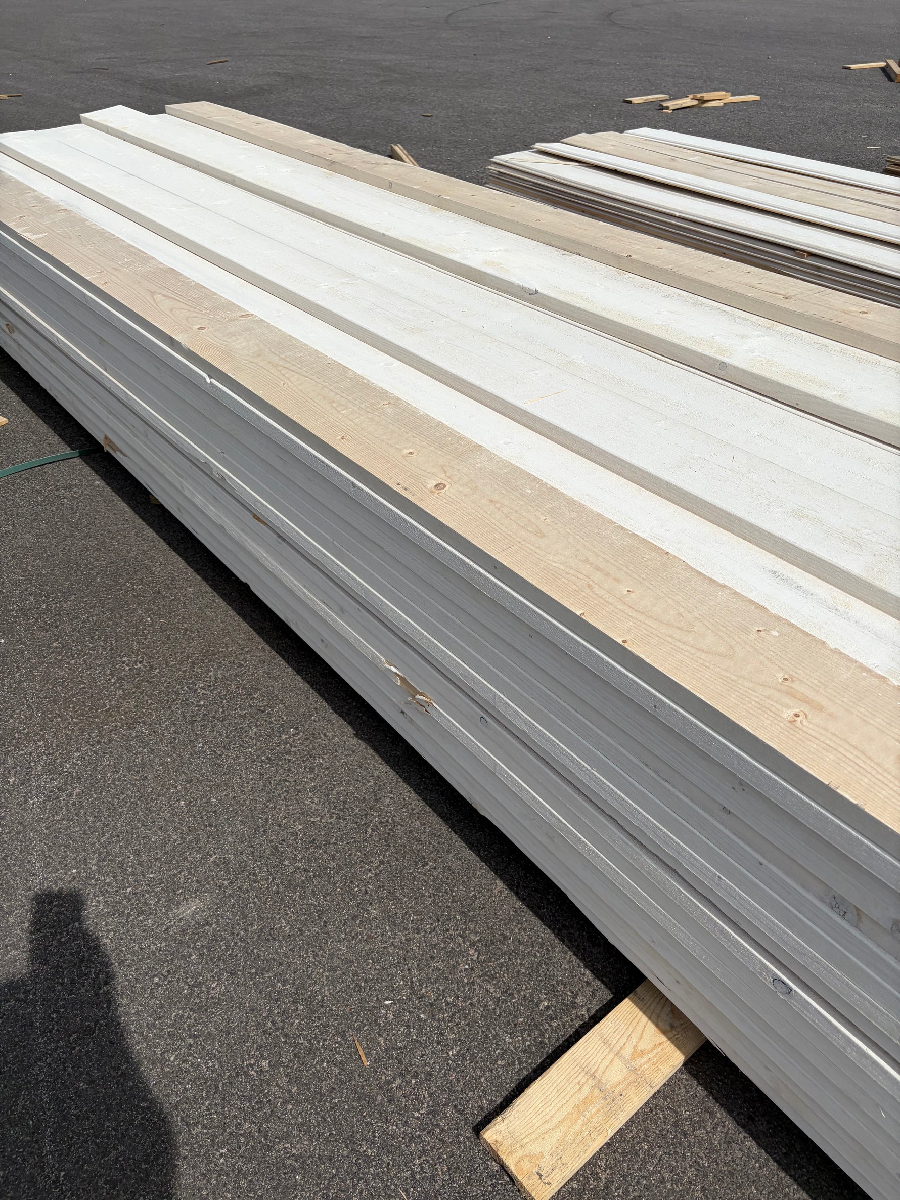 Paket Finsågade Brädor 28x145mm, 114st- 4.20m Grundmålad