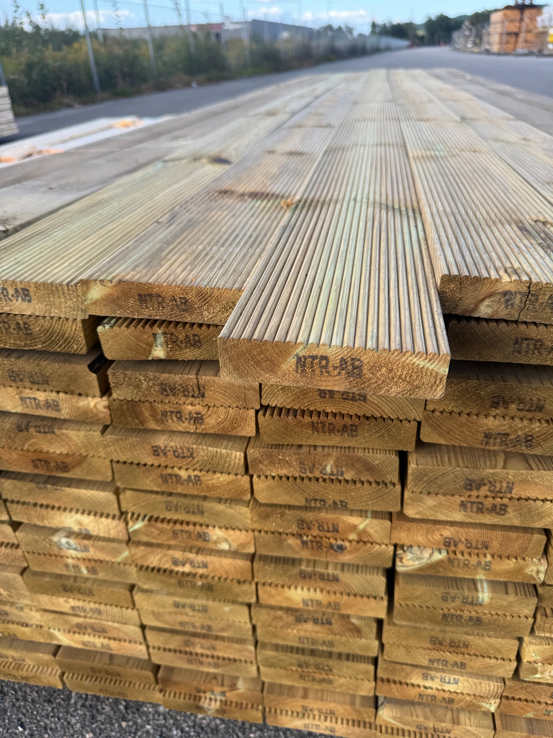 Paket Rillad Trall 28x120 – 144st – 4.20 m – NTR AB A-sortering