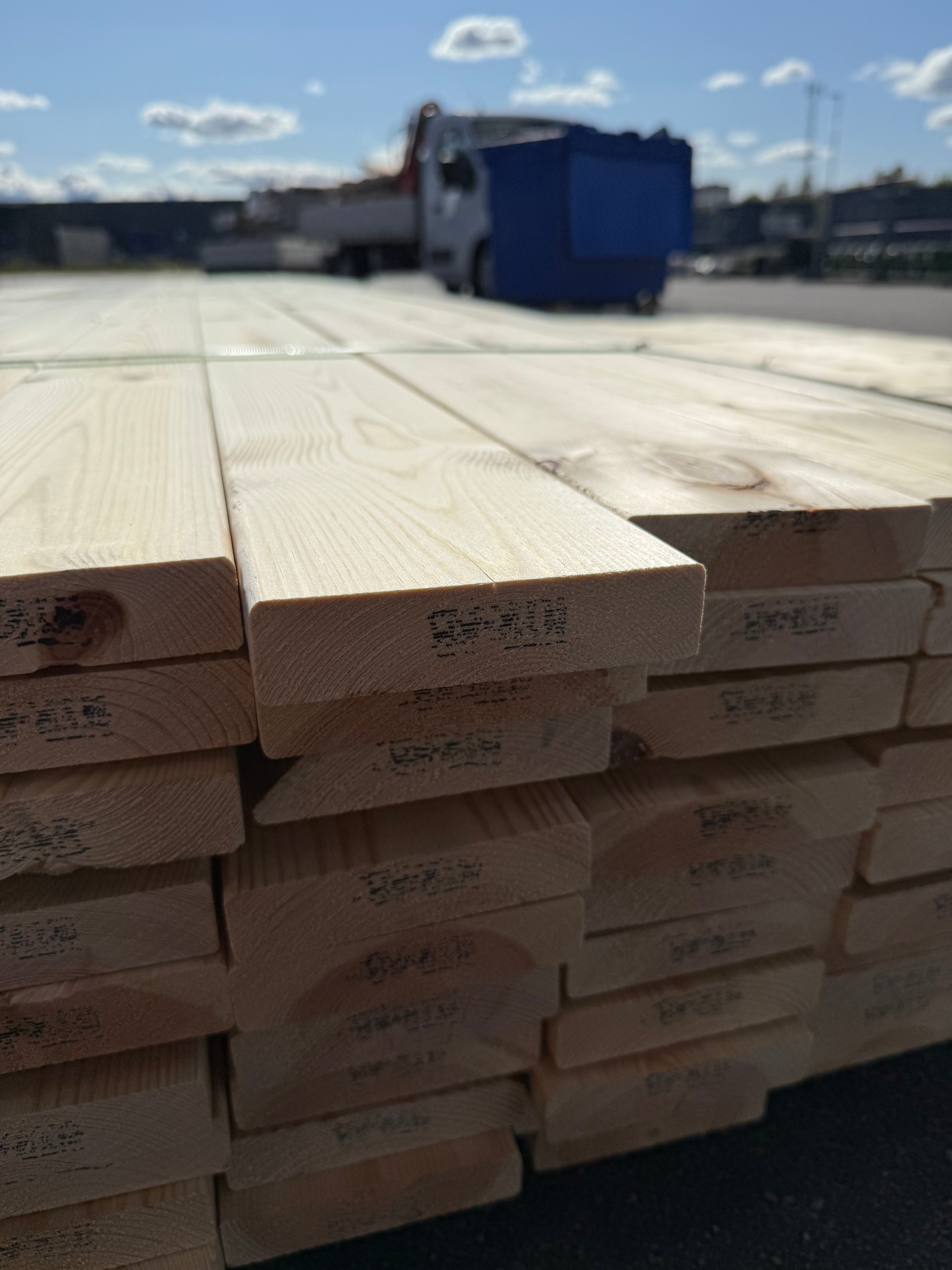 Paket Hyvlad 28x120mm 90st 5.40m – Andra sortering