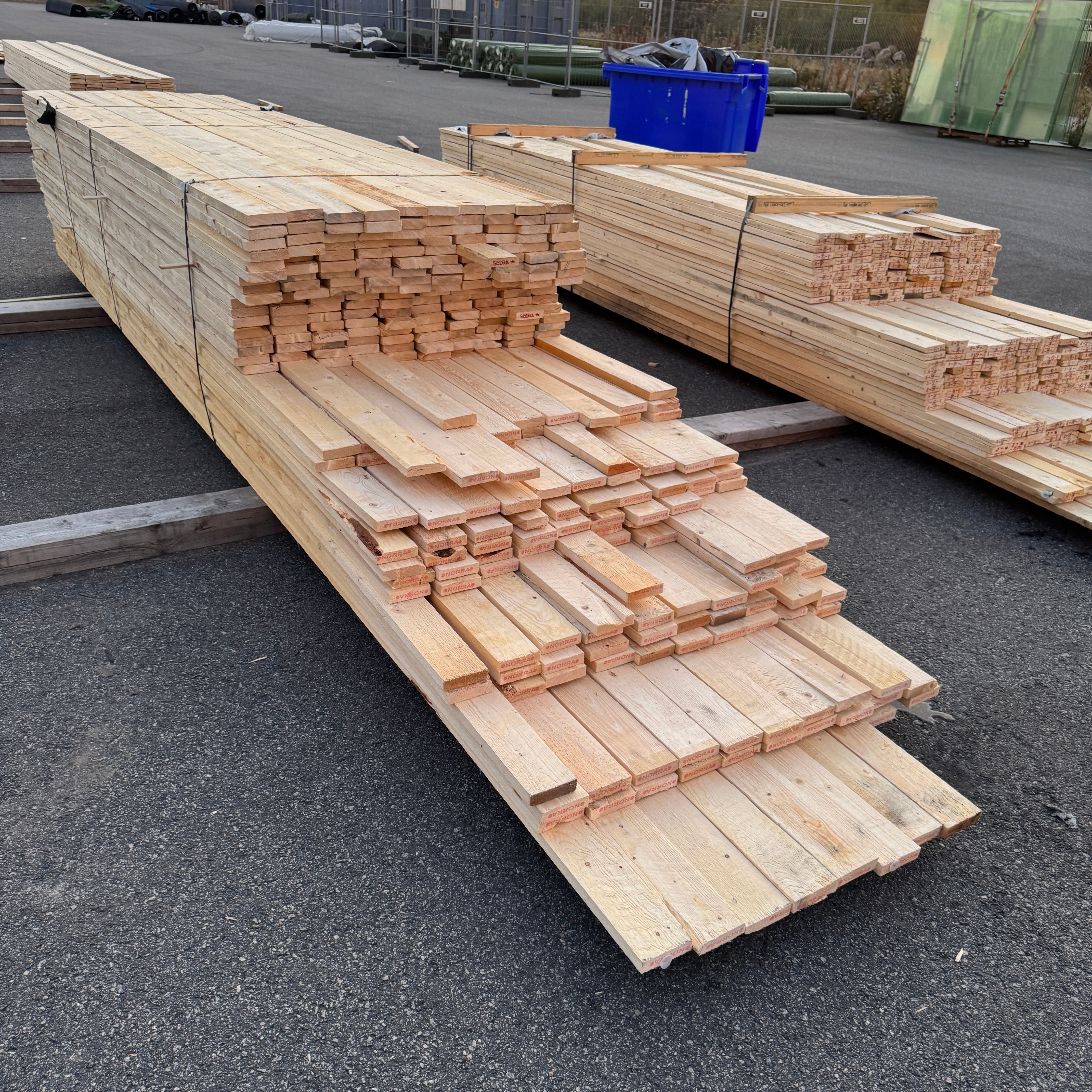 Paket Brädor 25x100mm Råsågad – 294 st (3,6–5,4 m, gran, obehandlad)