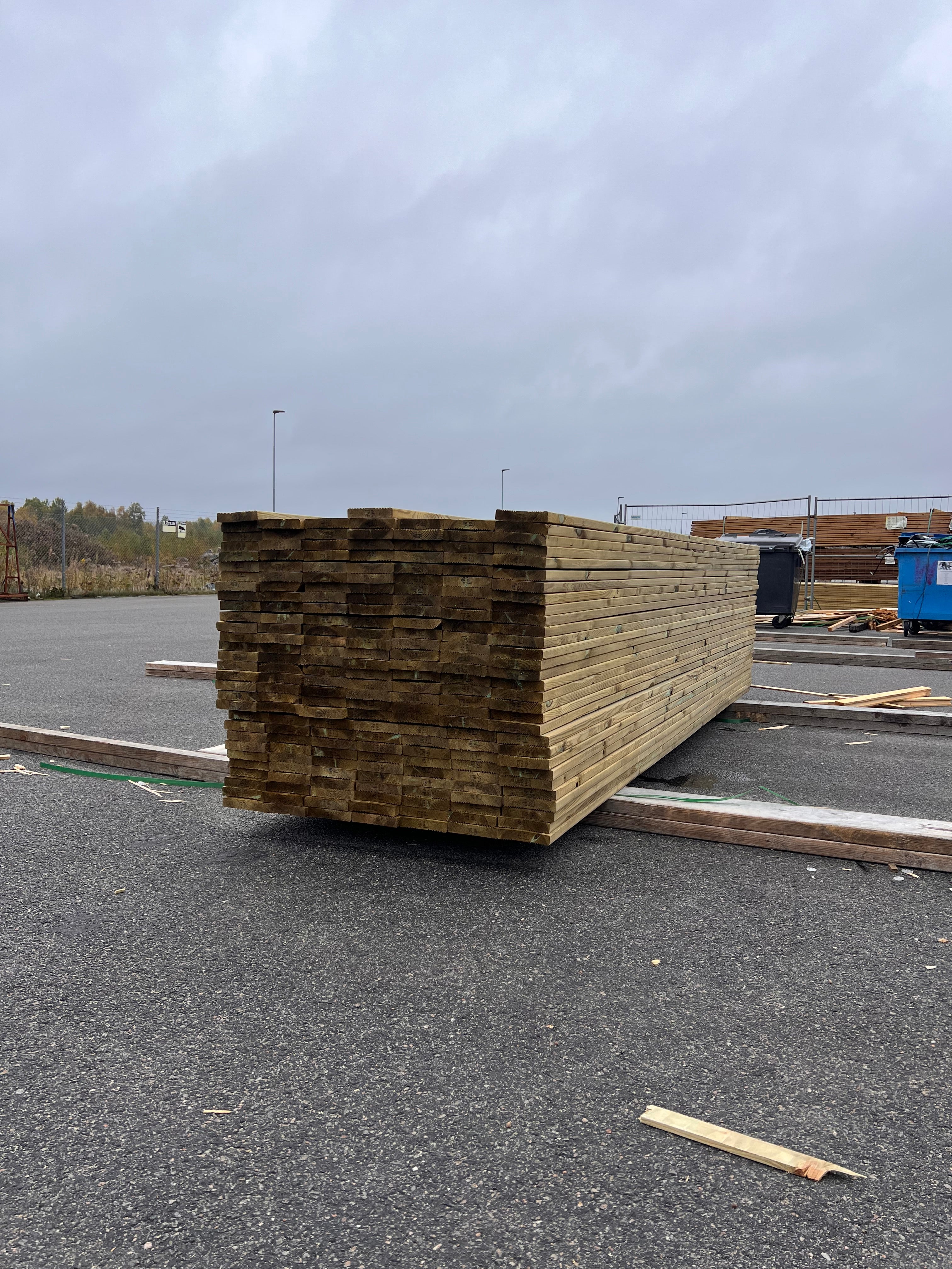 Tryckimpregnerad Rillad Trall 27x145 3,60 m – 206 st (B-sortering)