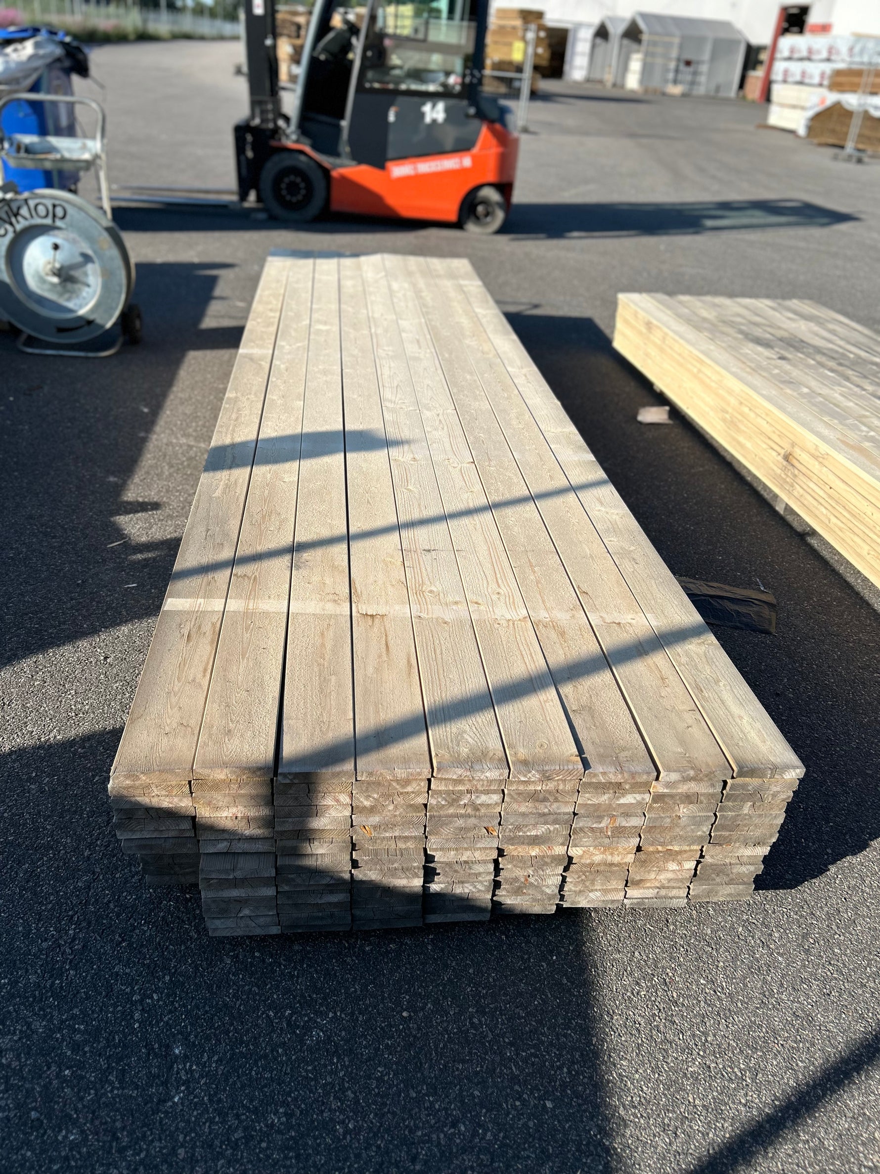 Paket Finsågade Brädor 22x120mm, 126st 4.20m- Väderbitet