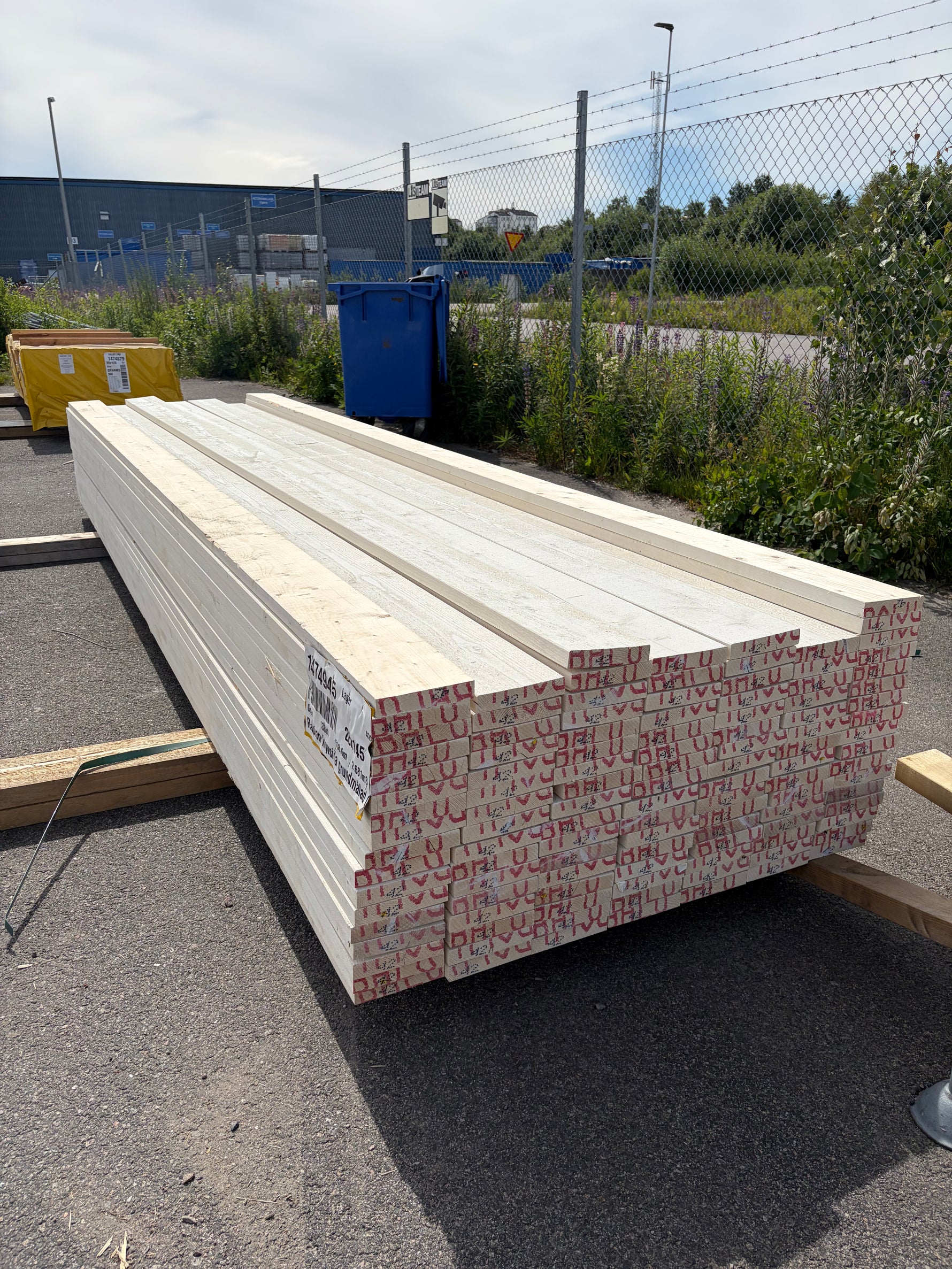 Paket Finsågade Brädor 28x145mm, 114st- 4.20m Grundmålad