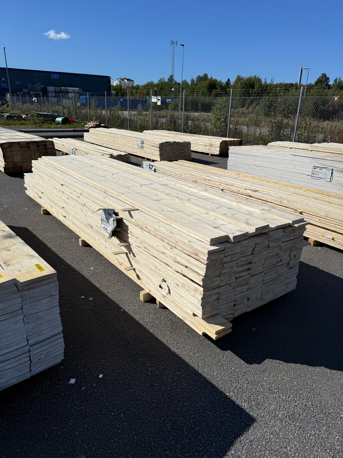Paket Finsågade Brädor 22x145mm 3,60–4,20m 180st (Andra Sortering)