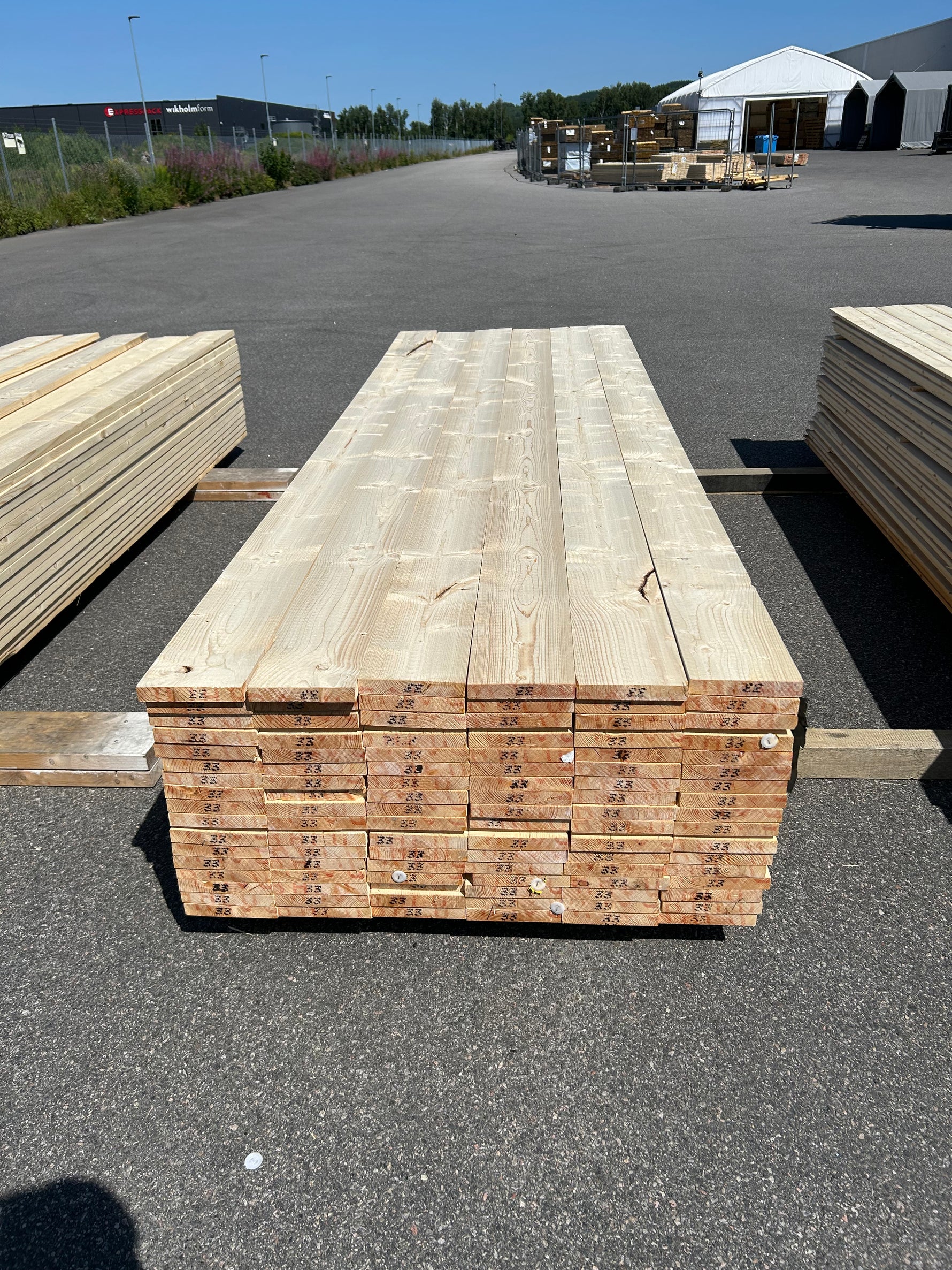 Paket Finsågade Brädor 28x170mm 102st 3.30m Obehandlade