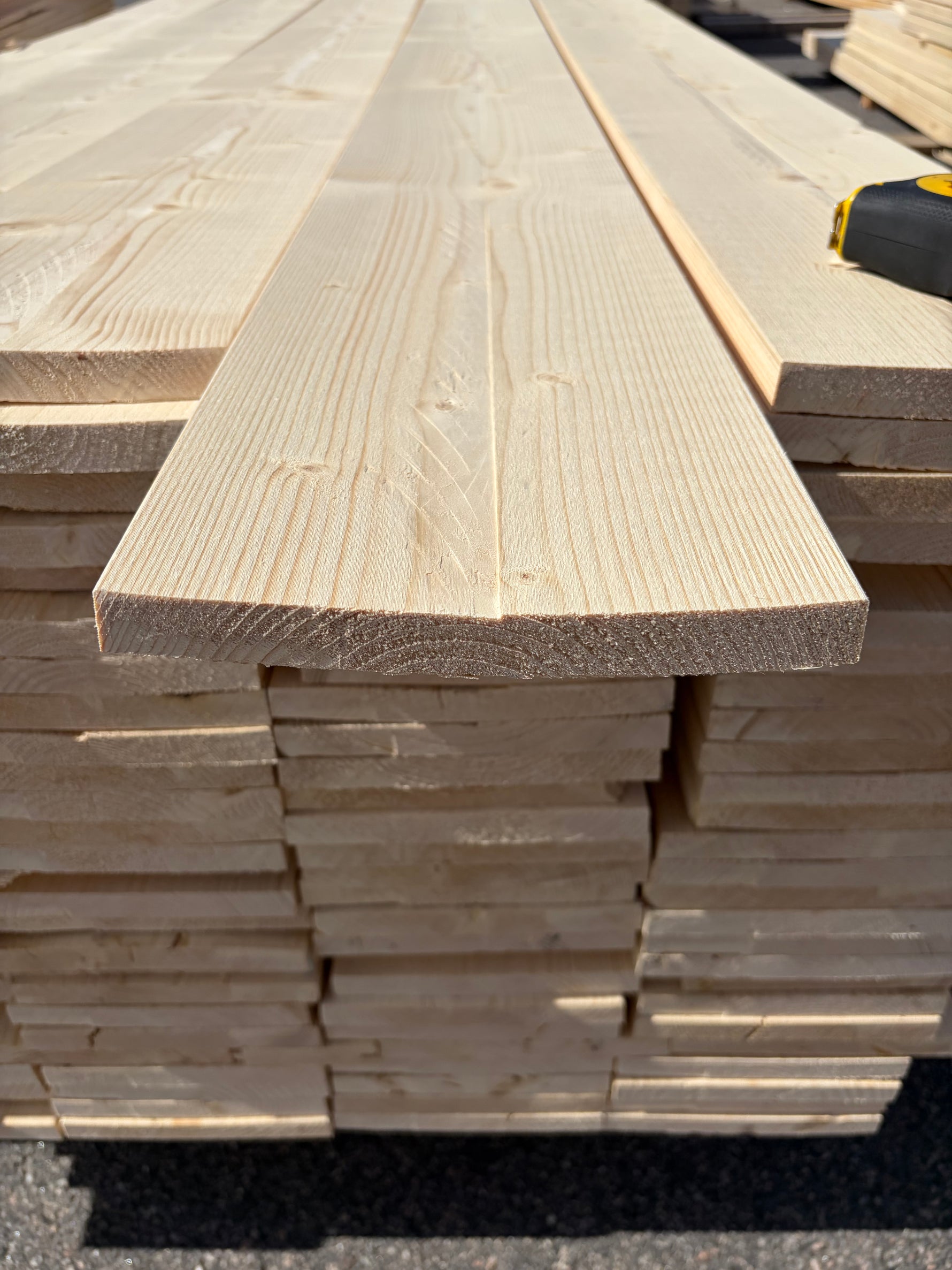 Paket Finsågade Brädor 22x195mm, 130st 3,60–4,20m (Andra sortering)