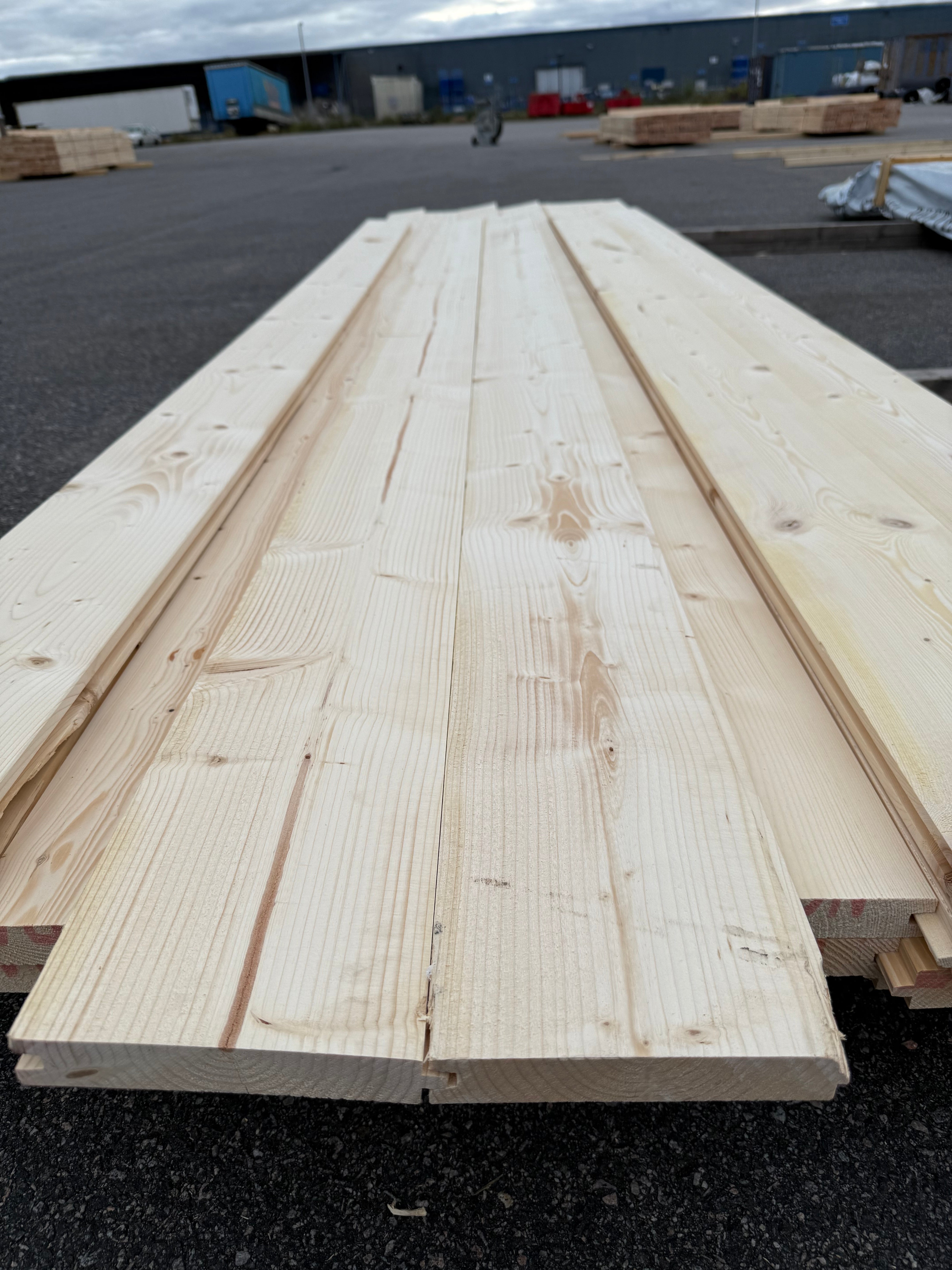 Paket Panel Turbofas utan spår 29x170mm – 23 st (3,30–4,20 m, gran, utskott)