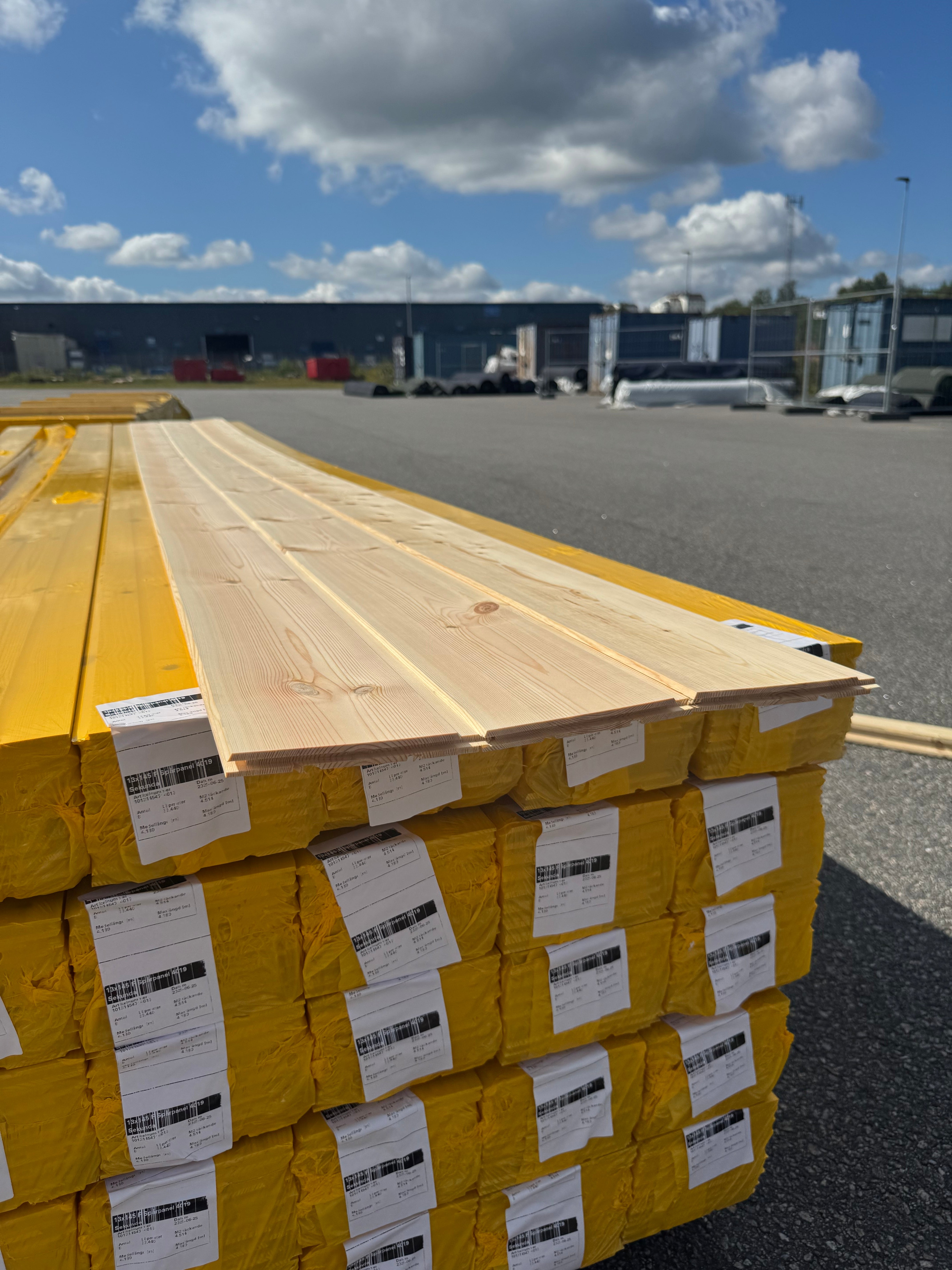 Spårpanel 13x145 Furu – Sekunda (obehandlad)