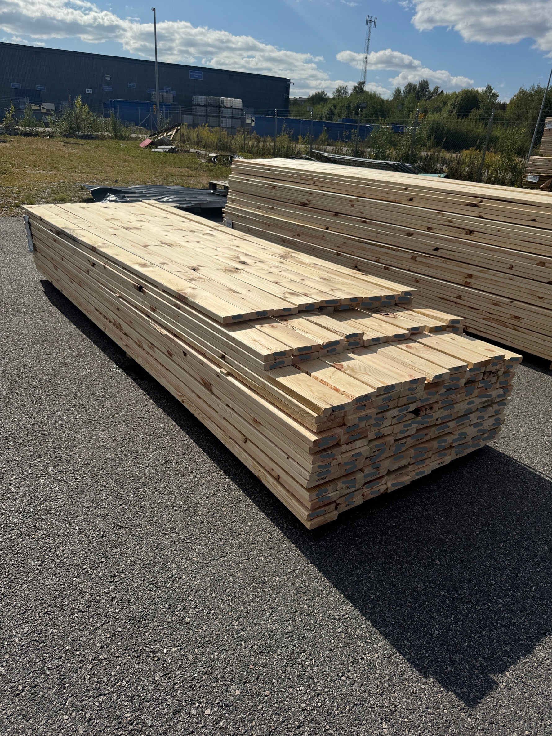 Paket Hyvlad 28x120 – 144st – 3.00–3.60 m – ANDRASORTERING