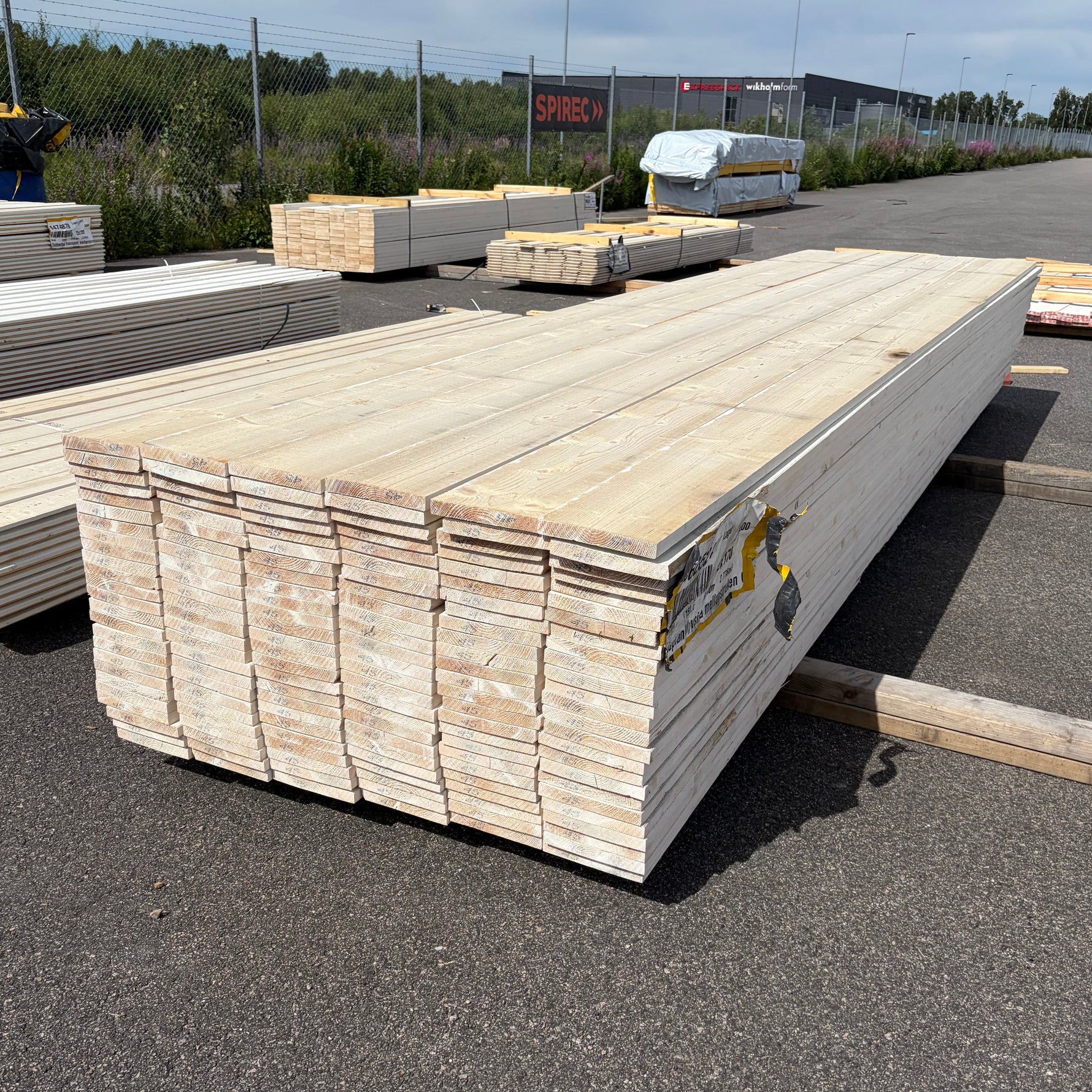 Paket Finsågade Brädor 22x170mm, 150st 4.50m Mellanstruken