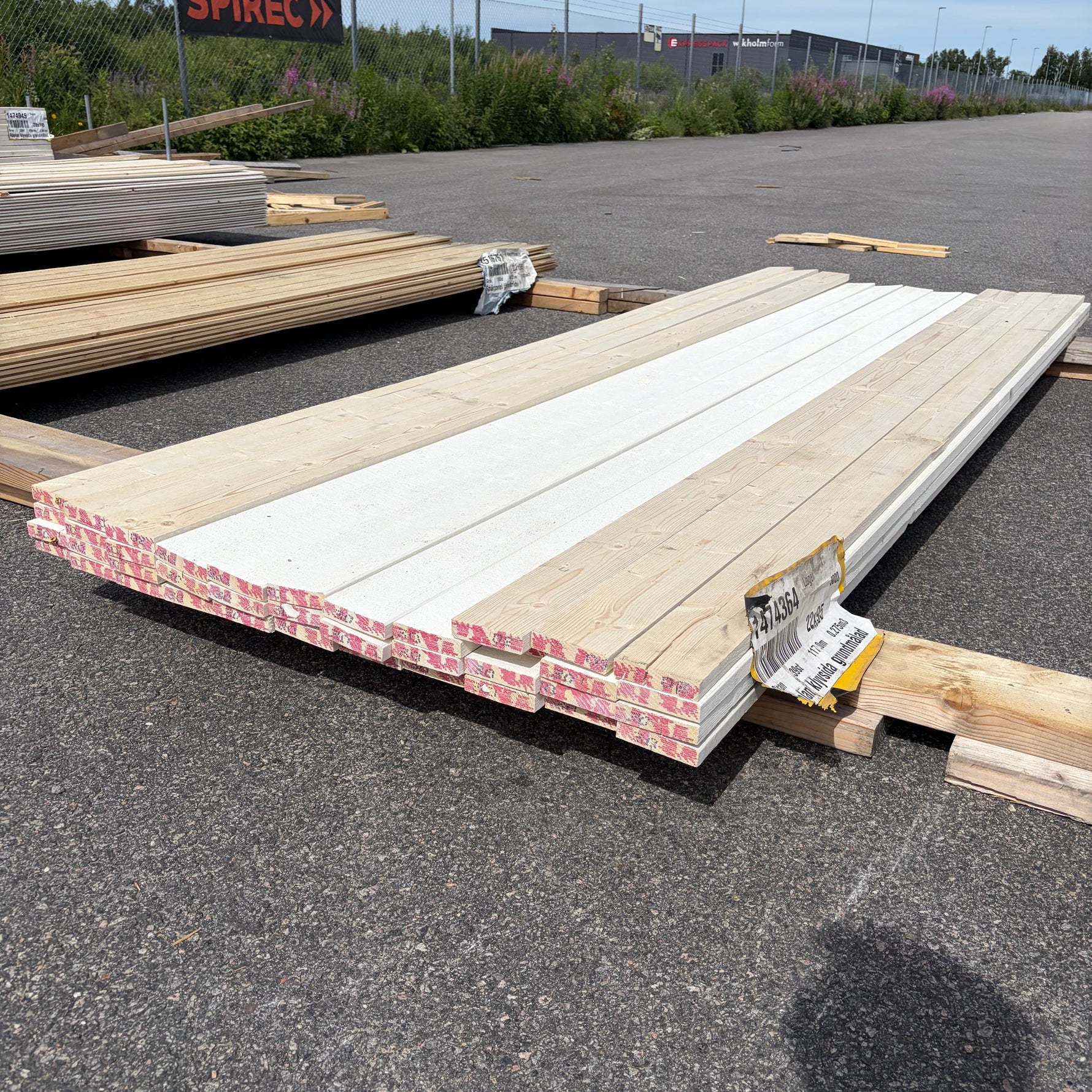 Paket Finsågade Brädor 22x95mm, 39st 3.0m Grundmålad
