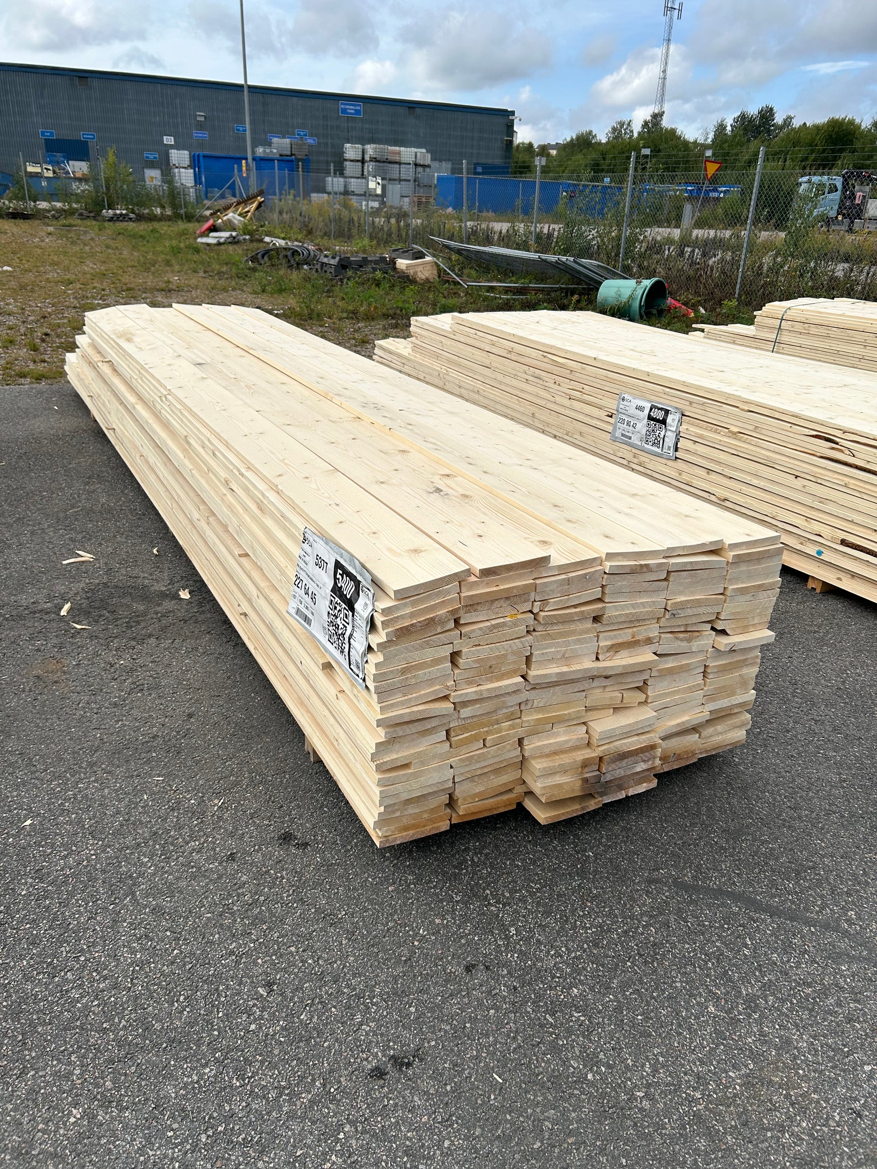 Paket Finsågade Brädor 22x170 mm – 4,20–5,40 m (Andra sortering)