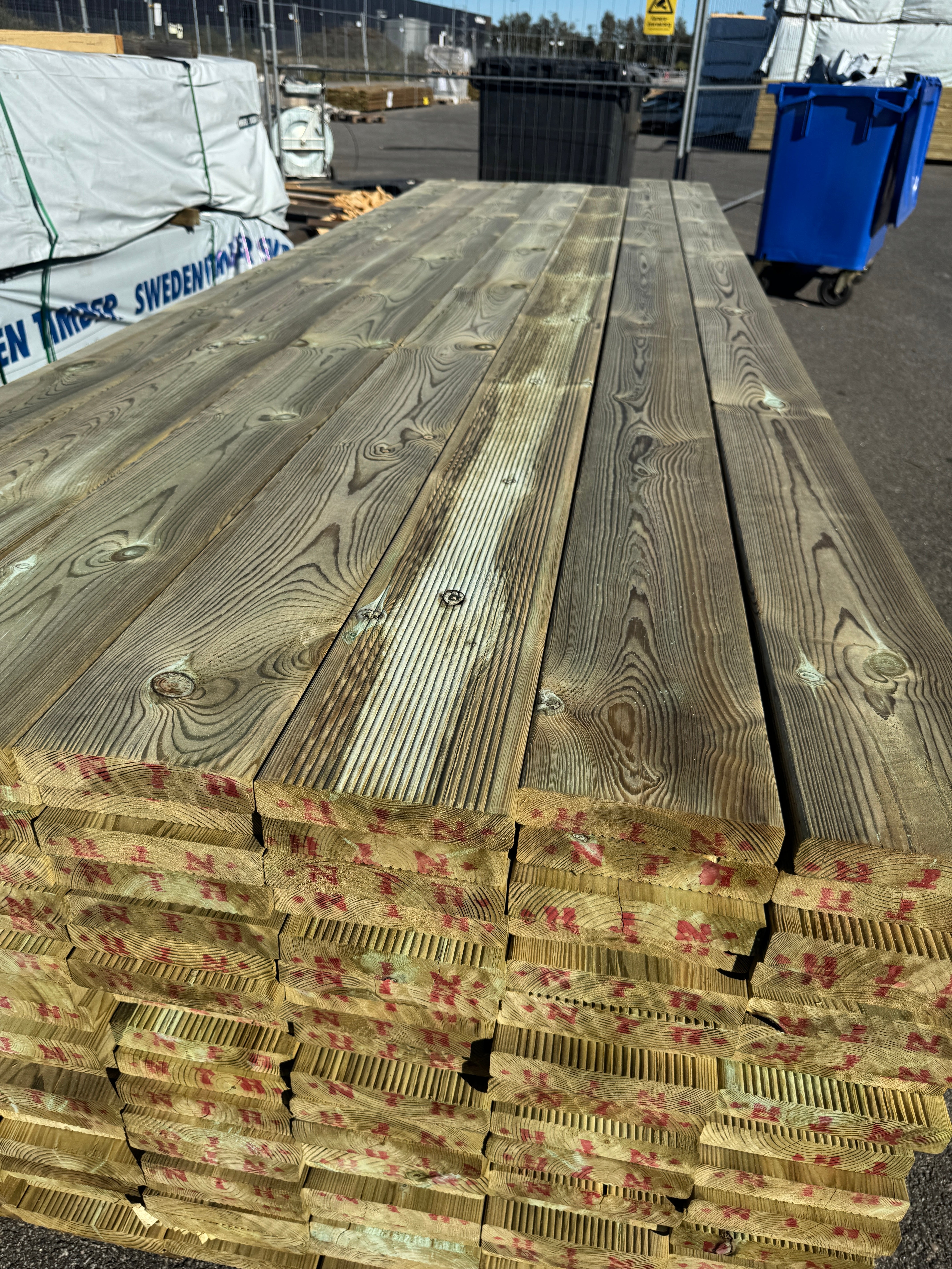 Paket Rillad Trall 28x145mm – 168 st (3,30–3,60 m, furu, NTR AB, B-sort)
