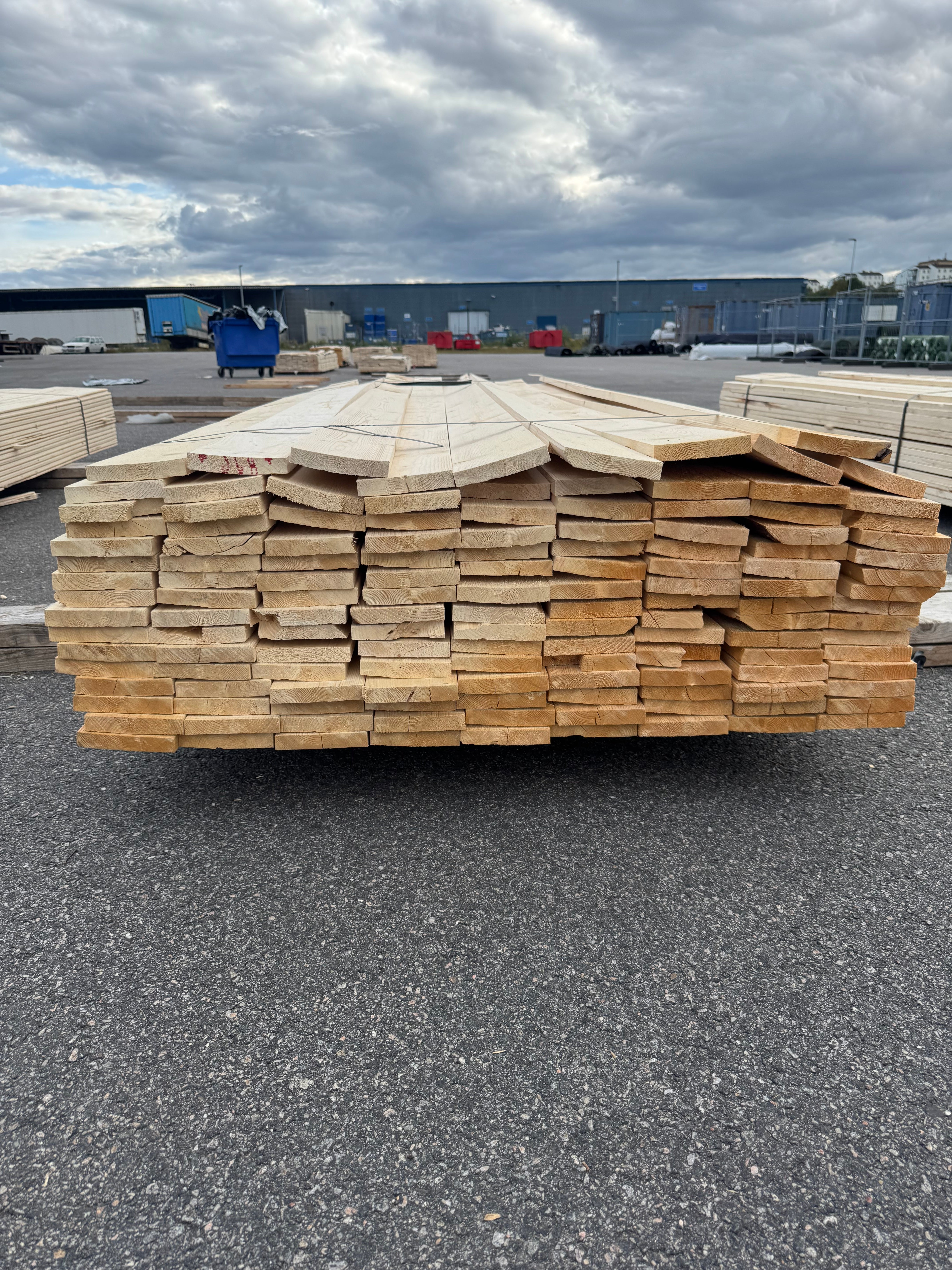 Paket Finsågad Panel 22x120mm 137st 2.99–5.40m – Andra sortering