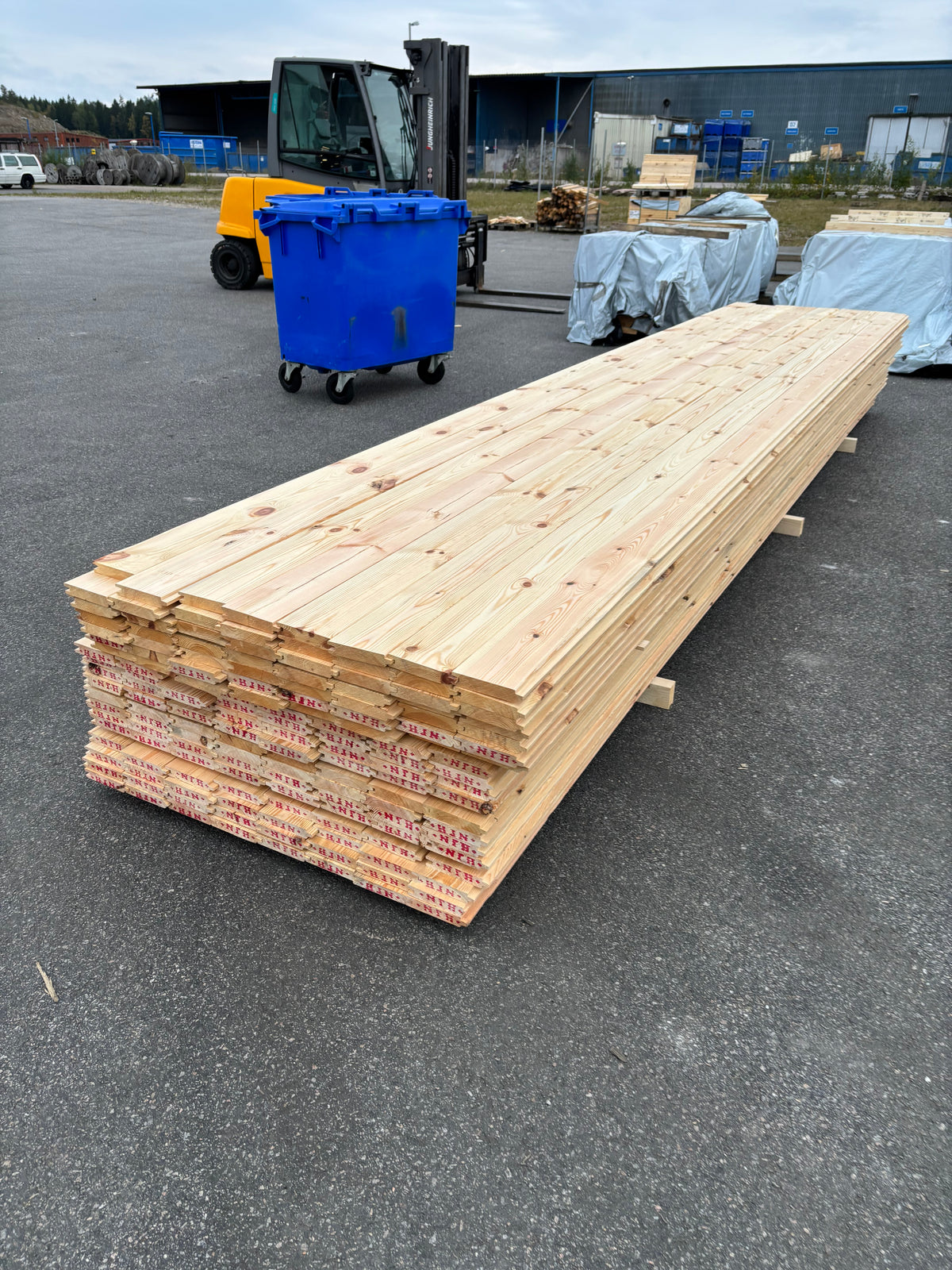 Paket Spontade Furu Brädor 27x145mm 5,40m – 152st (Andra Sortering)