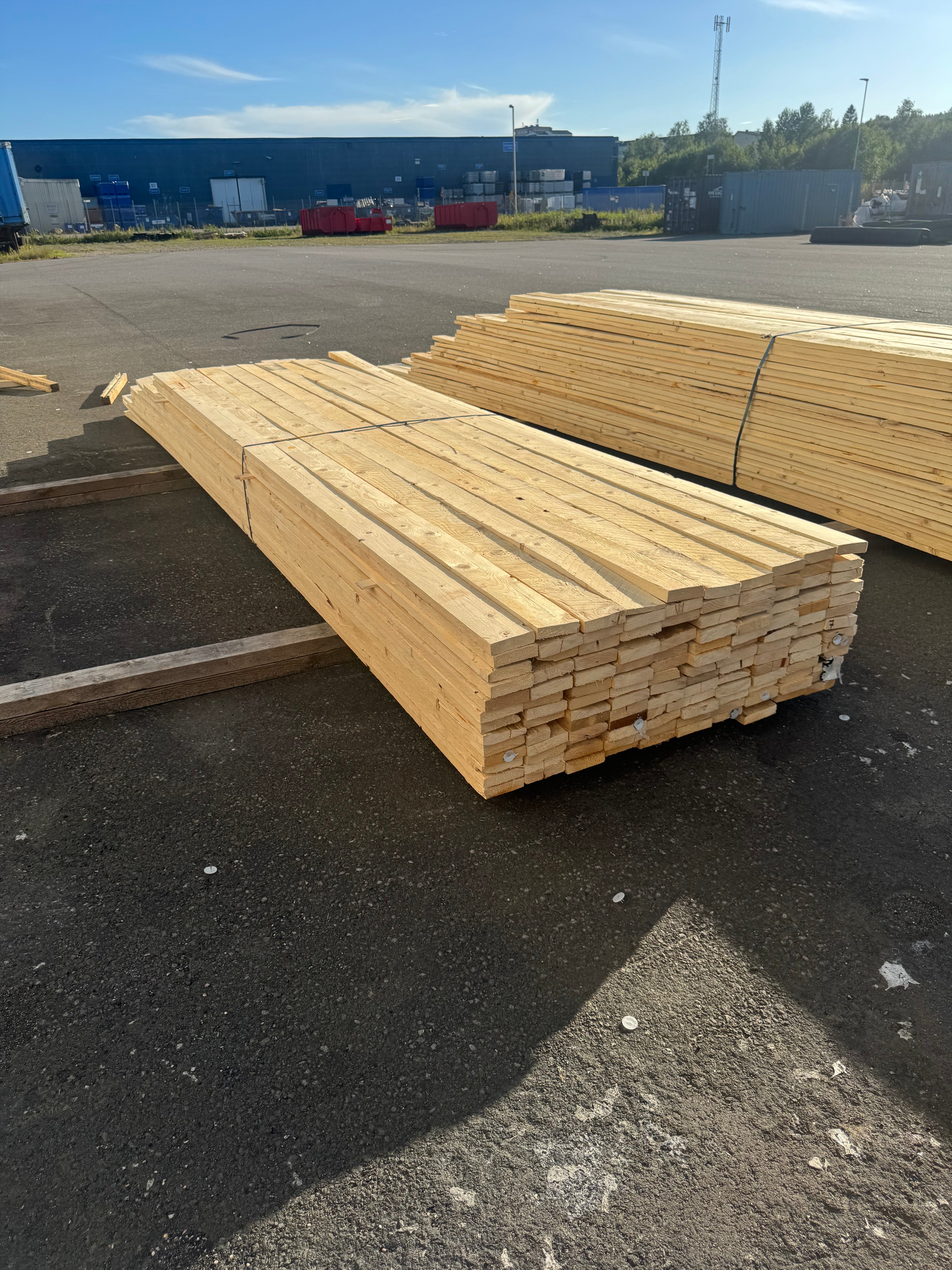 Paket Brädor 25x100 – 130st – Ohyvlat