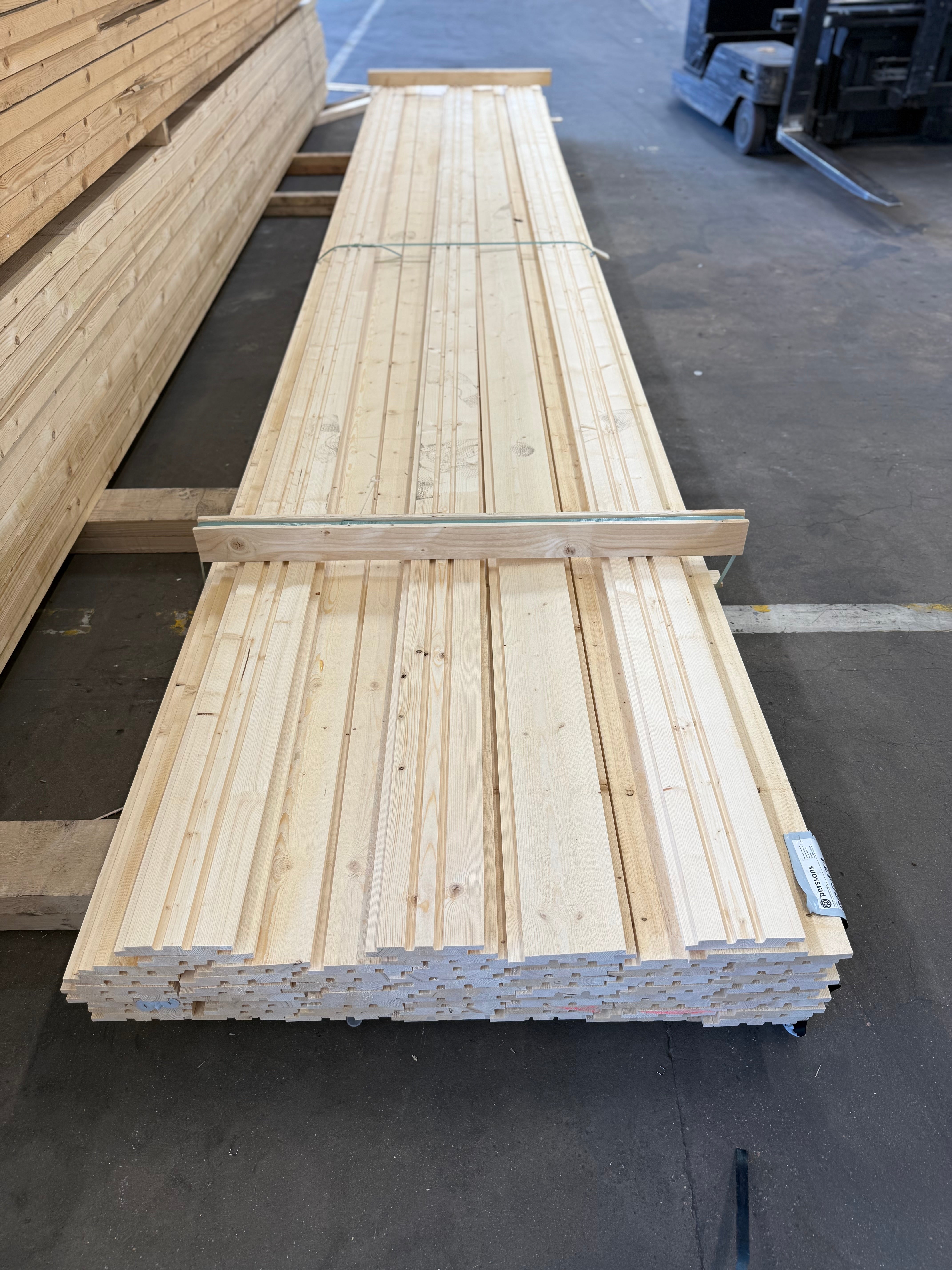 Paket Hakfals (Spårad Baksida) 21x145 mm – 5,70 m – 69 st – Obehandlad
