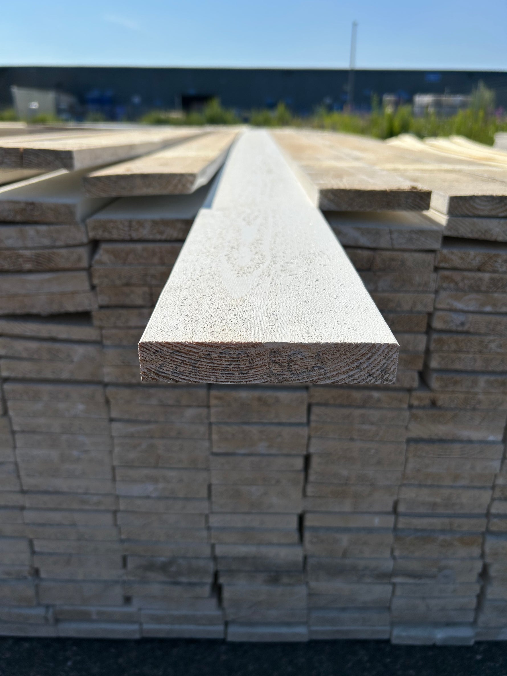 Paket Finsågade Brädor 22x120mm 5.40m Grundmålad 234st